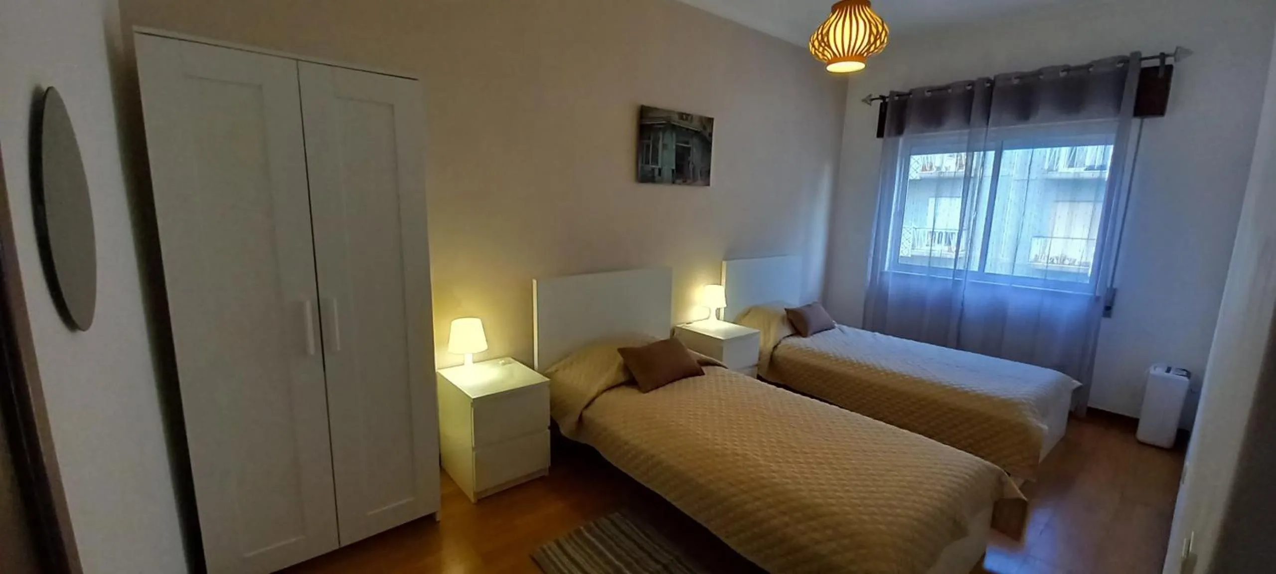 Spacious Central 2 Bedroom Apartment