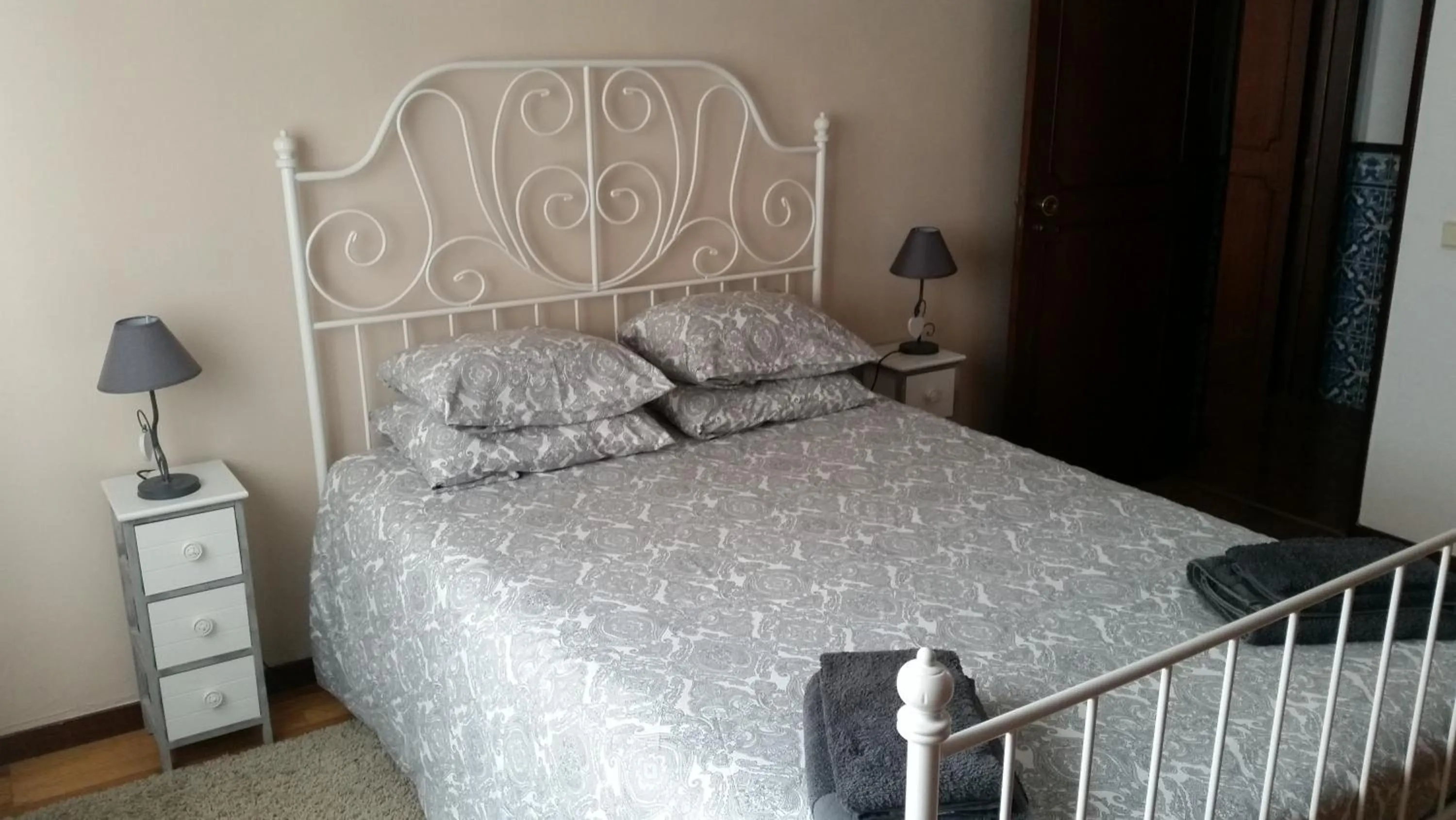 Spacious Central 2 Bedroom Apartment