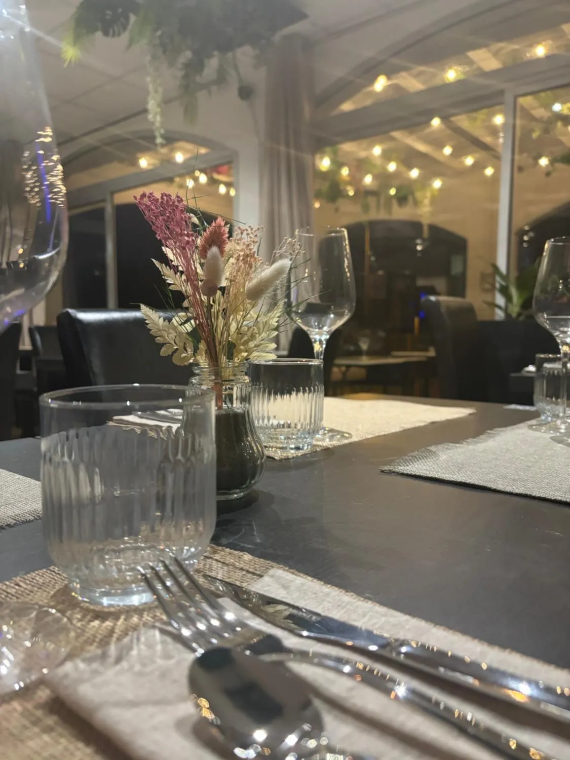 Restaurant/places to eat in Acapella Hotel