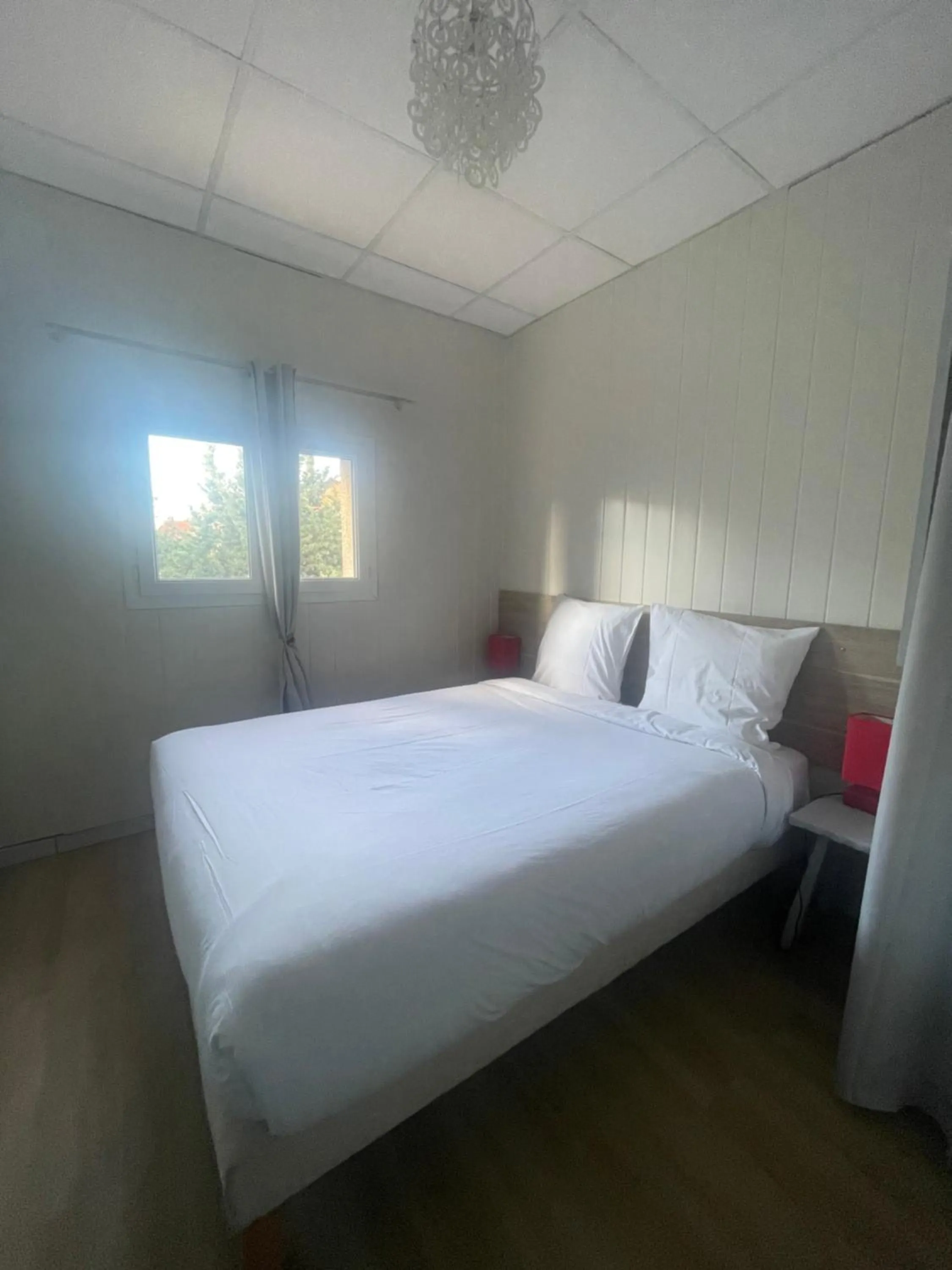 Bedroom, Bed in Acapella Hotel