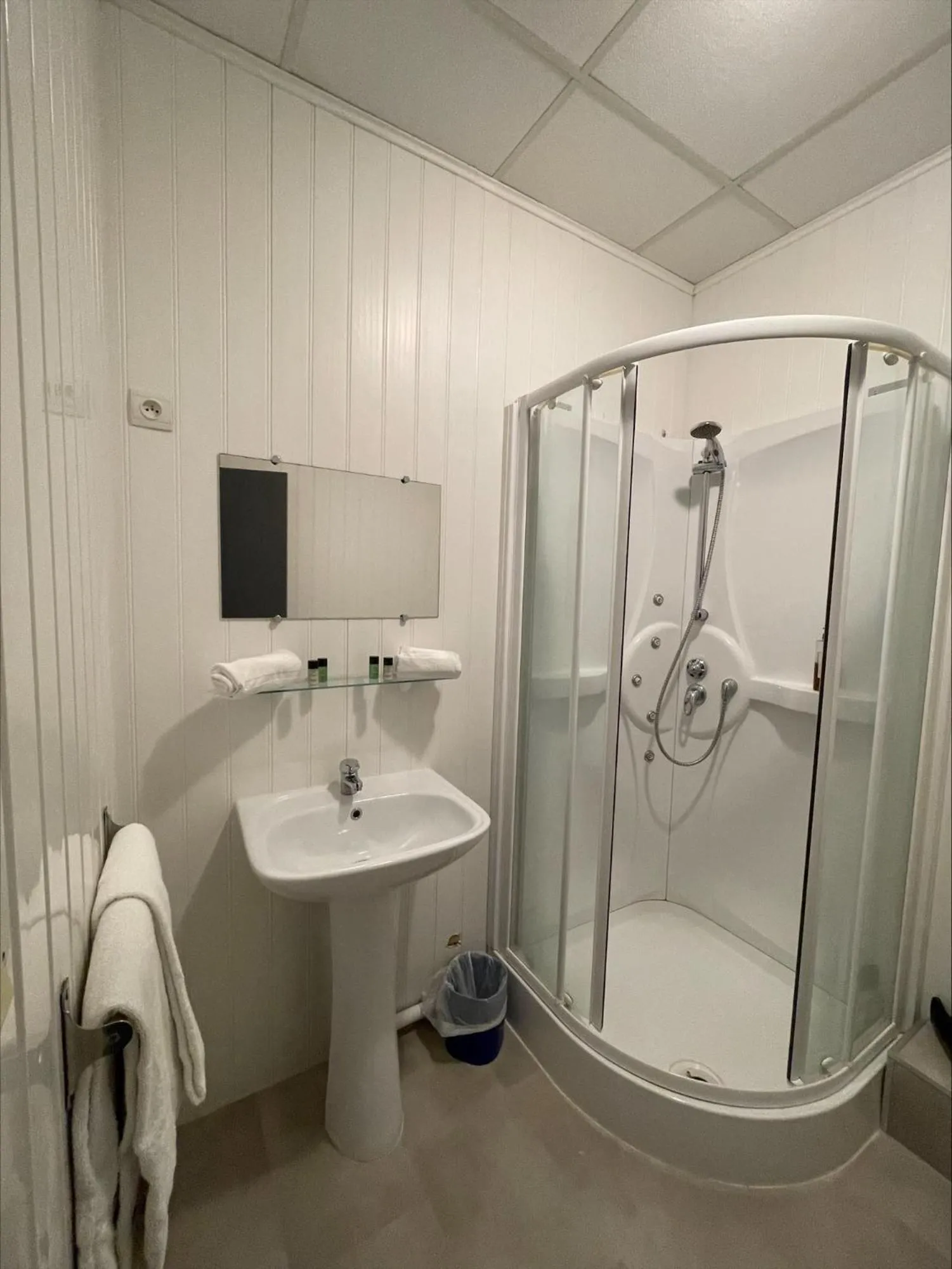 Shower in Acapella Hotel