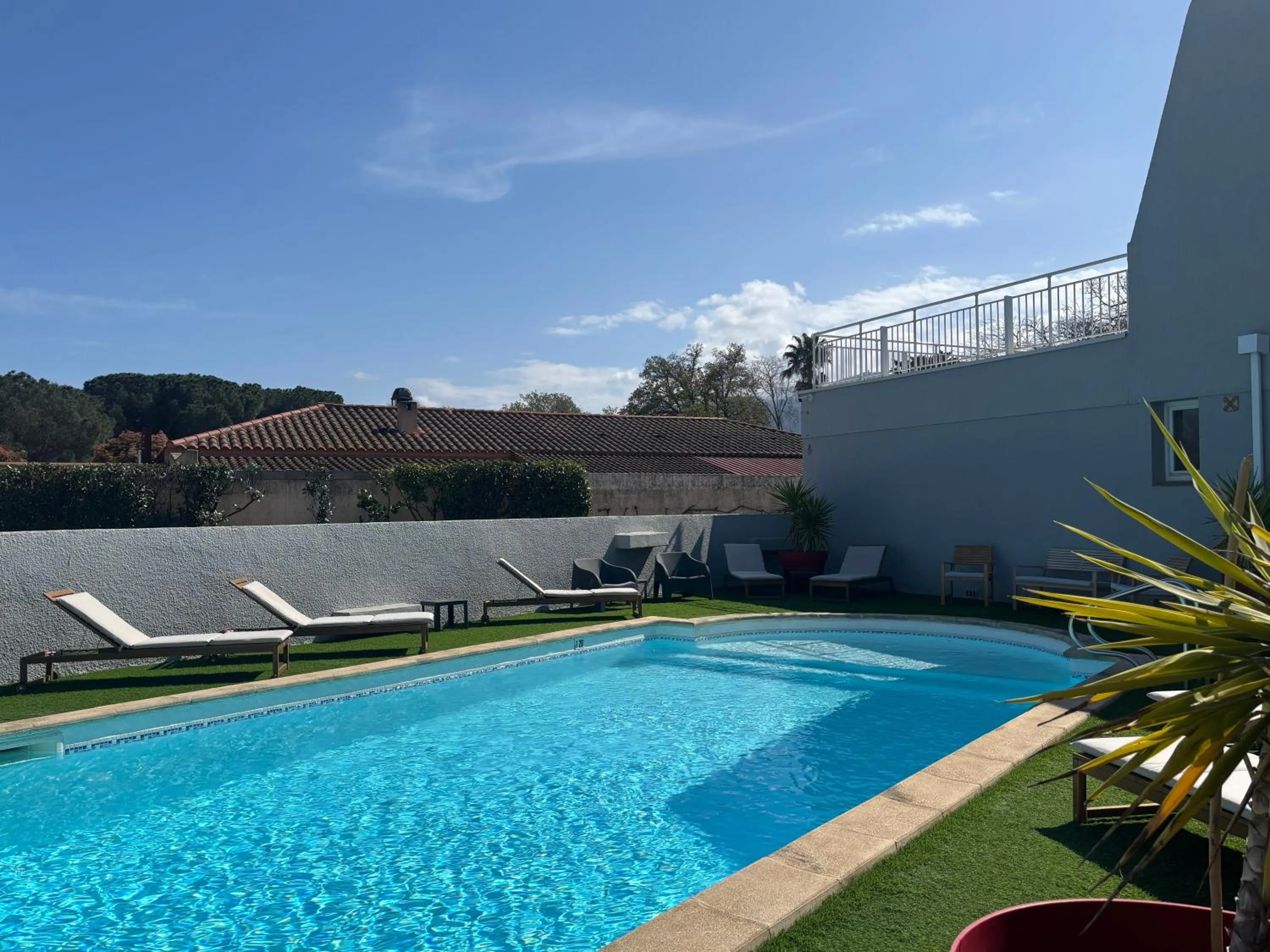 Swimming pool in Acapella Hotel
