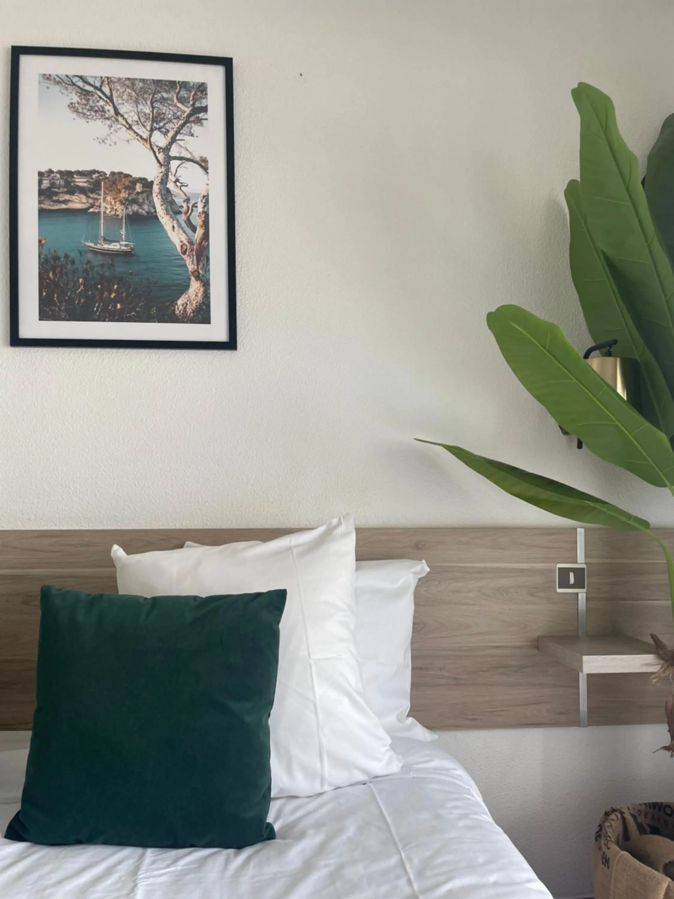 Bedroom, Bed in Acapella Hotel