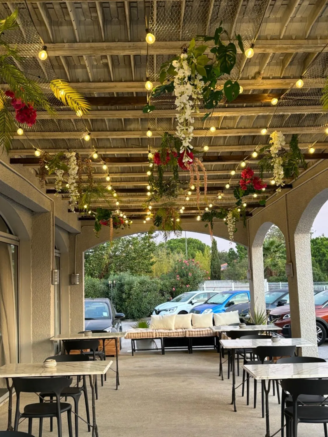 Restaurant/places to eat in Acapella Hotel