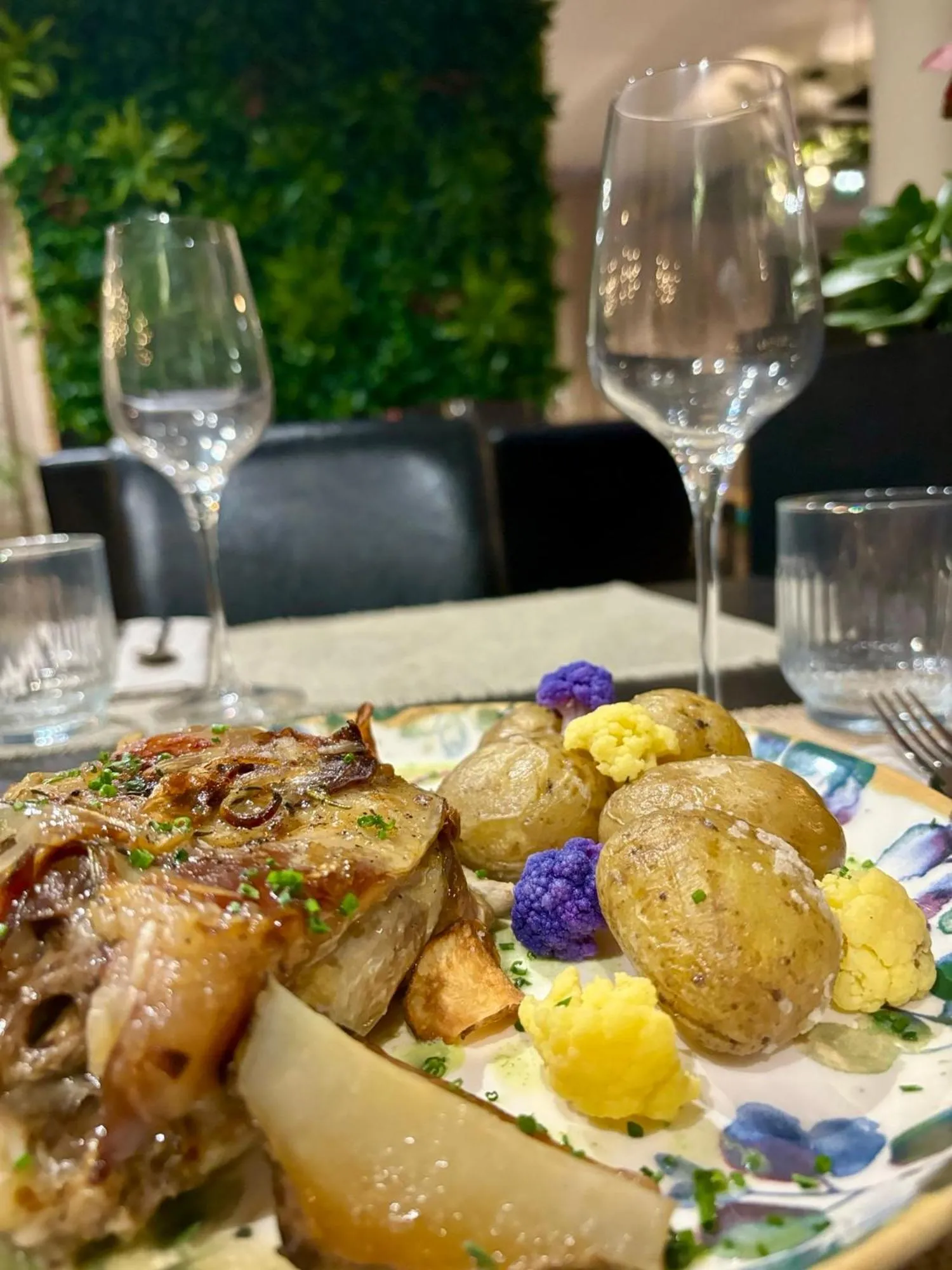 Restaurant/places to eat in Acapella Hotel