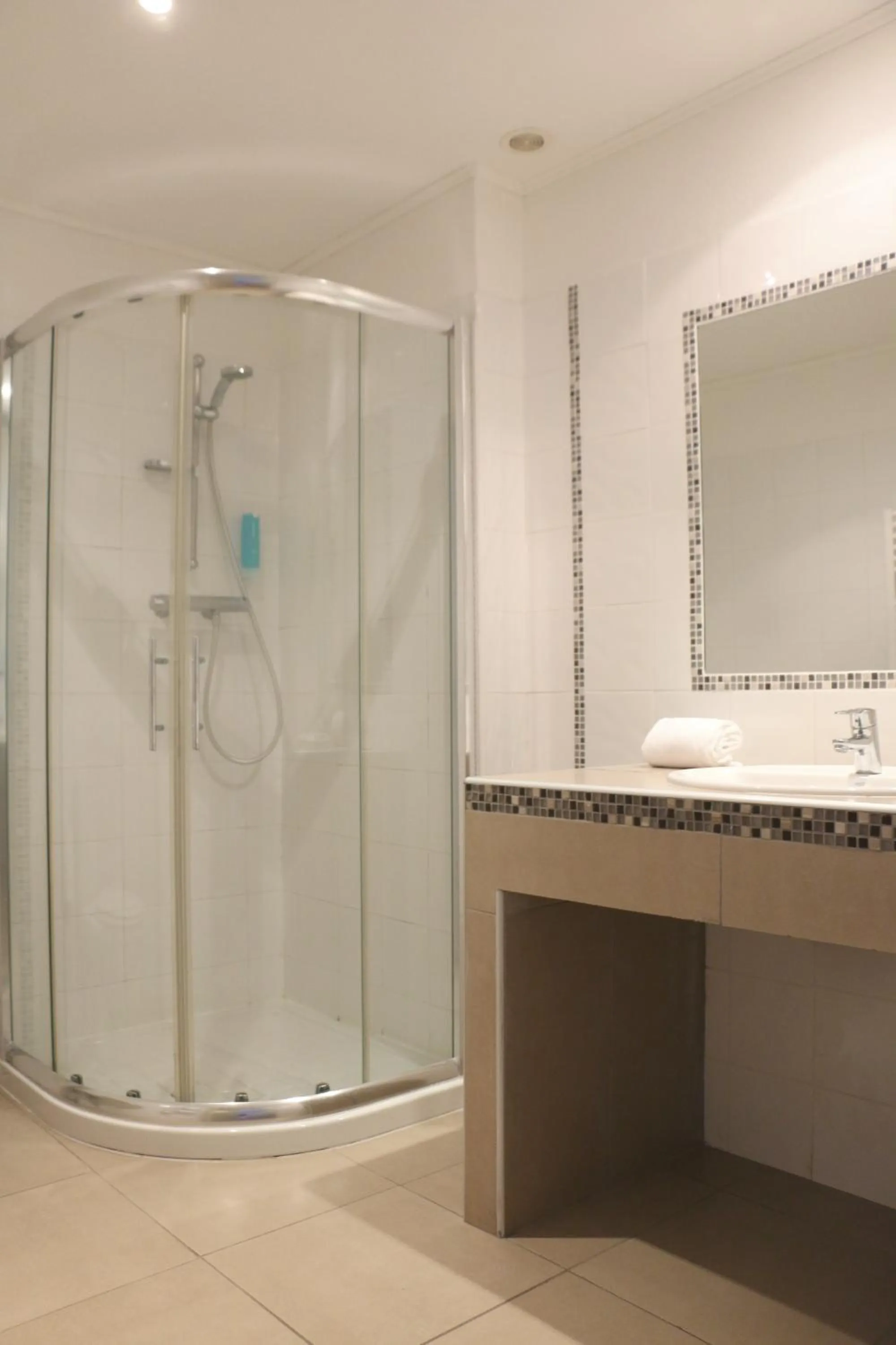 Bathroom in Hôtel Castel d'Orcino