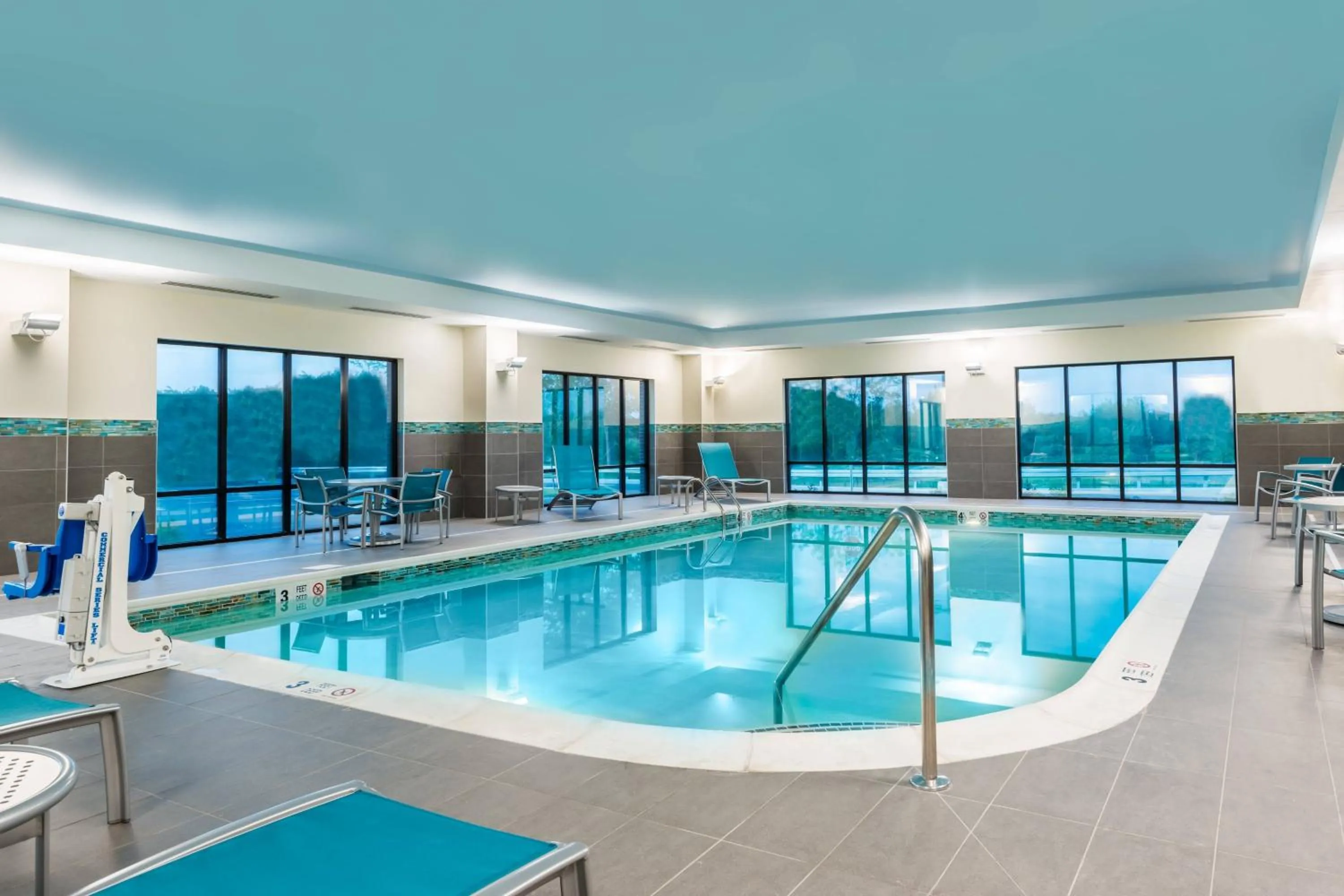 Swimming pool in TownePlace Suites by Marriott Latham Albany Airport