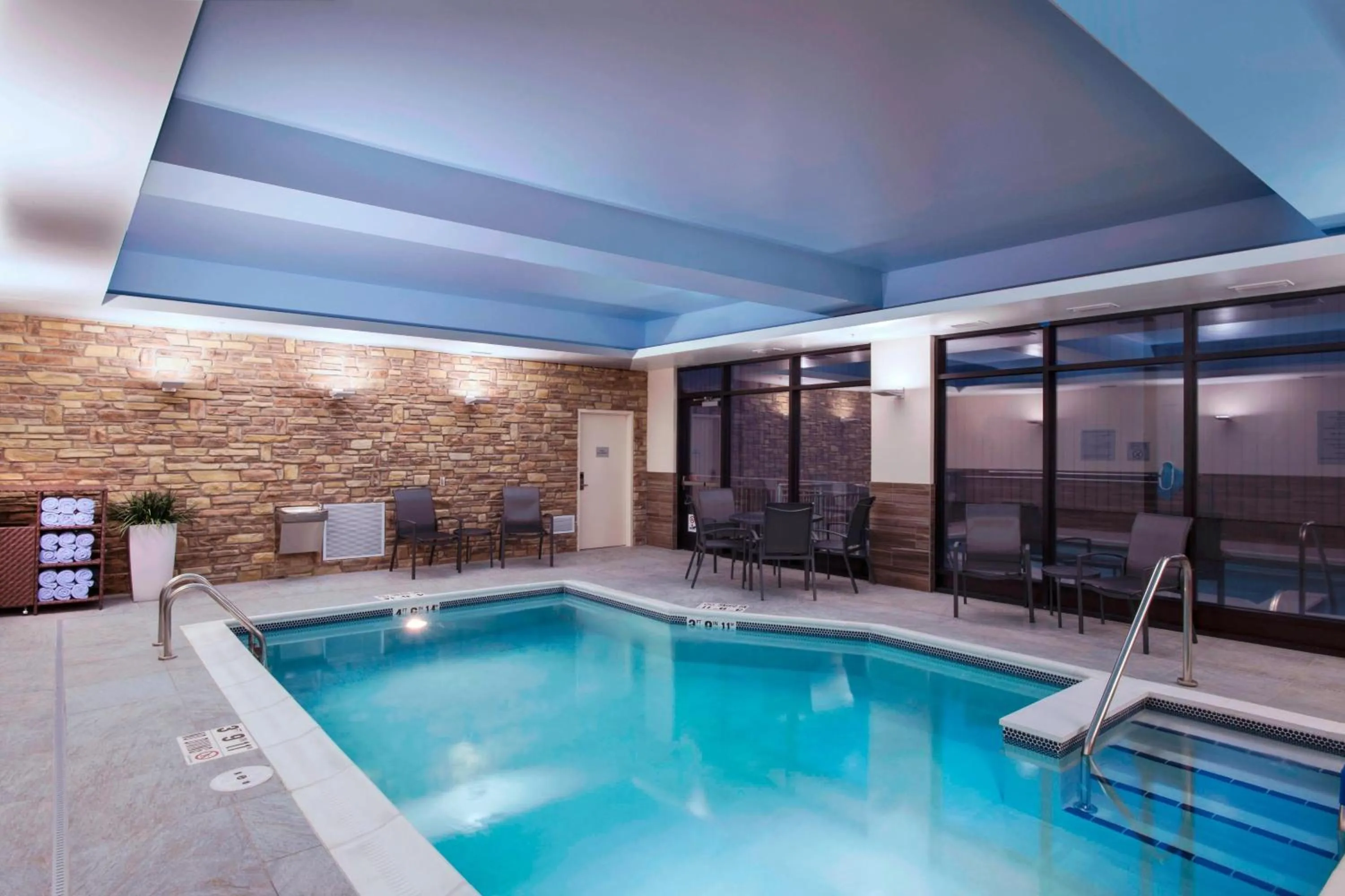 Swimming pool in Fairfield Inn & Suites by Marriott La Crosse Downtown