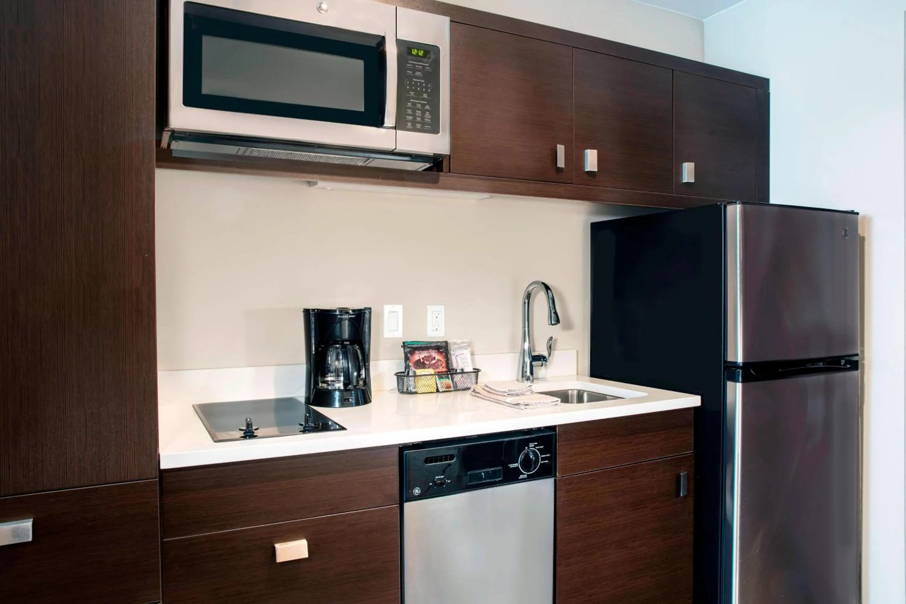 Kitchen or kitchenette in TownePlace Suites by Marriott Miami Homestead