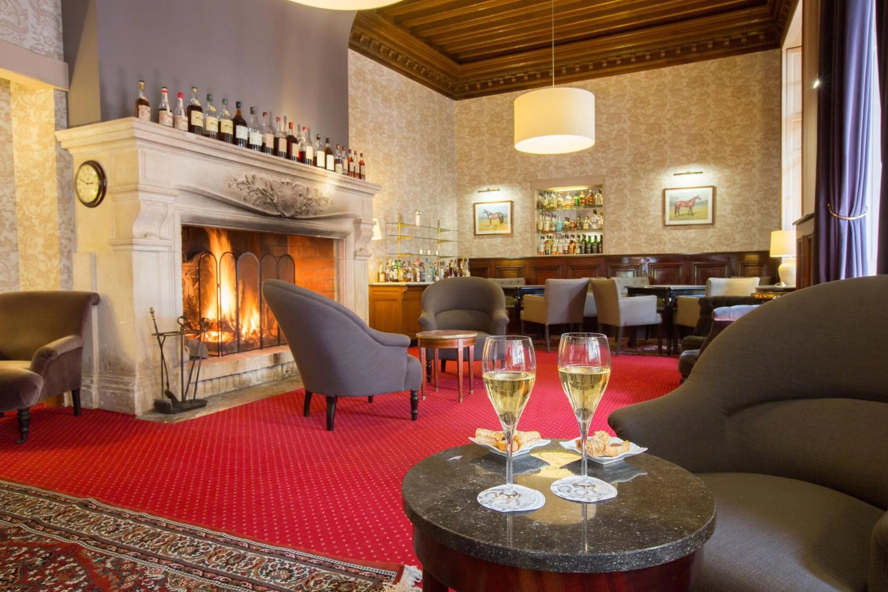 Lounge or bar in Hôtel & Restaurant Le Relais d'Aumale