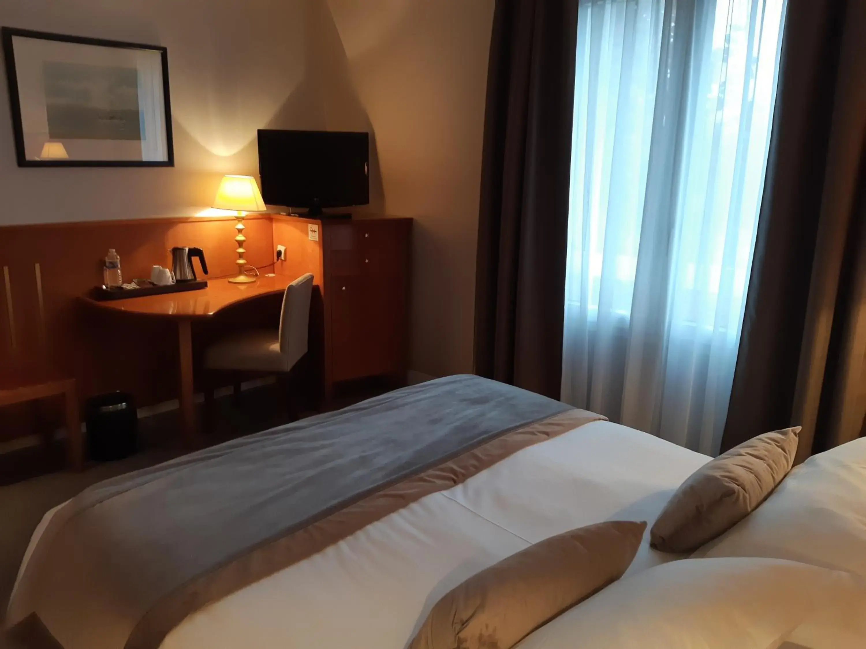 Bedroom, Bed in Hôtel & Restaurant Le Relais d'Aumale Bedroom, Bed in Hôtel & Restaurant Le Relais d'Aumale