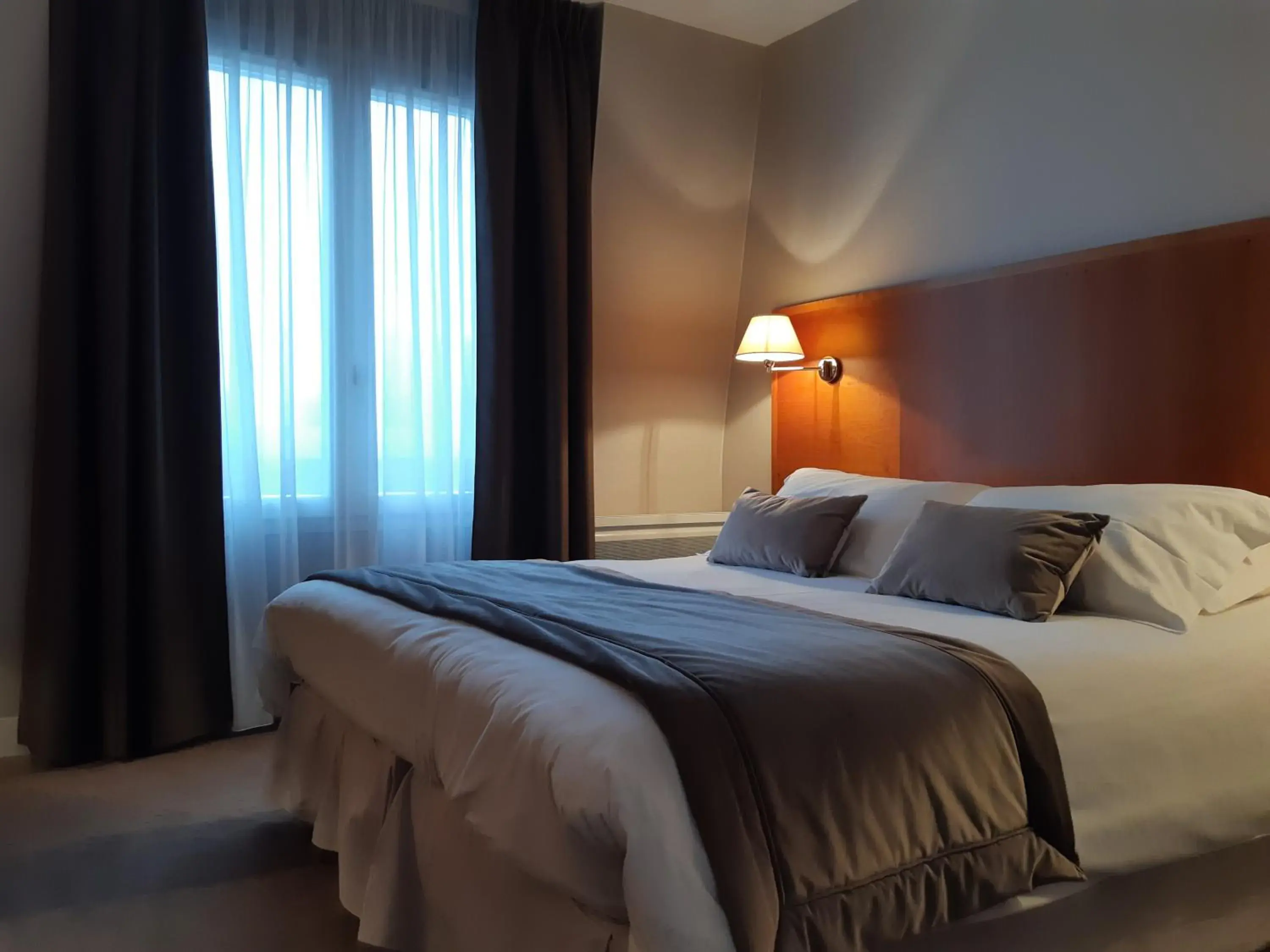 Bedroom, Bed in Hôtel & Restaurant Le Relais d'Aumale Bedroom, Bed in Hôtel & Restaurant Le Relais d'Aumale