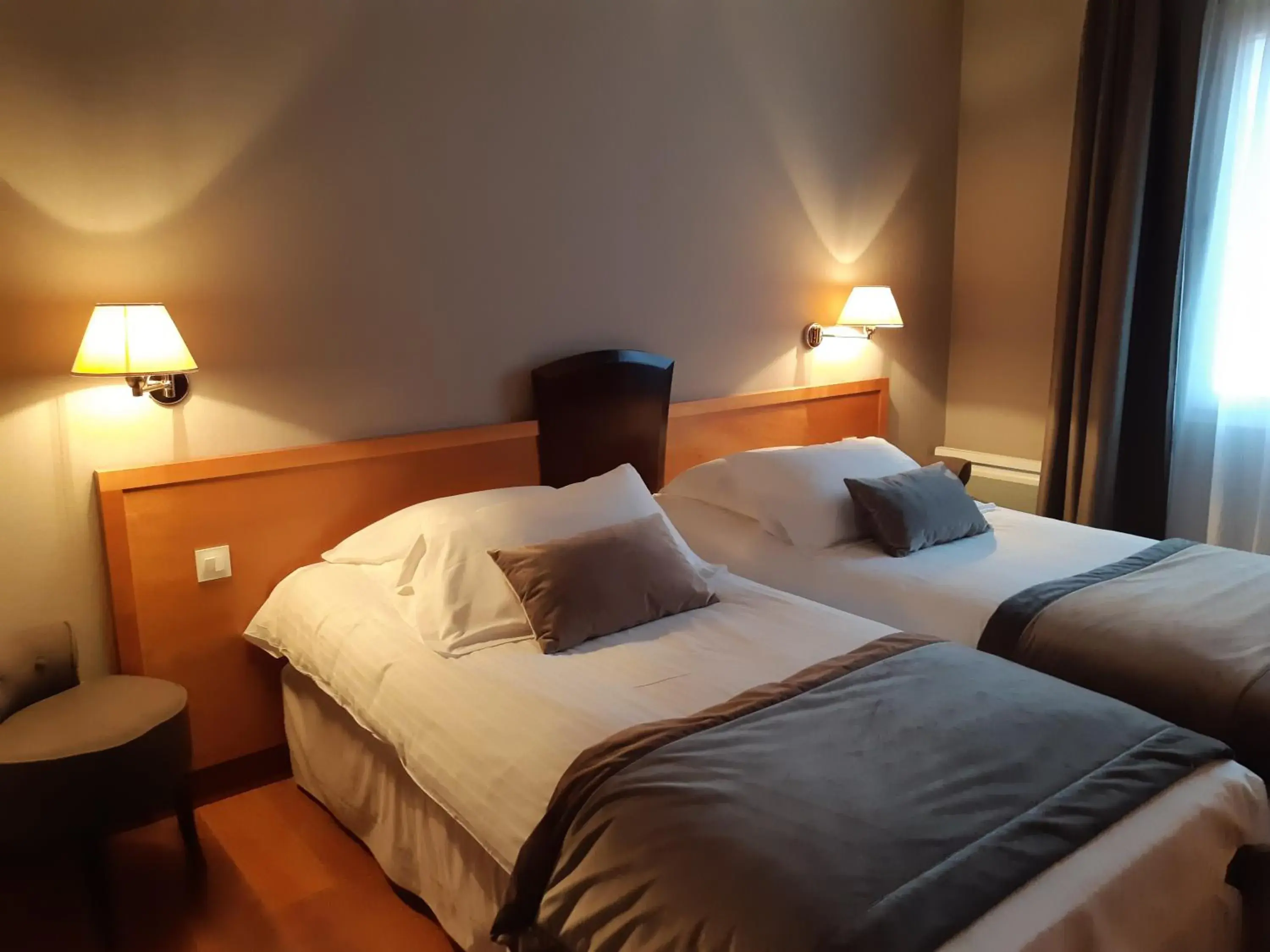 Classic Twin Room in Hôtel & Restaurant Le Relais d'Aumale Classic Twin Room in Hôtel & Restaurant Le Relais d'Aumale