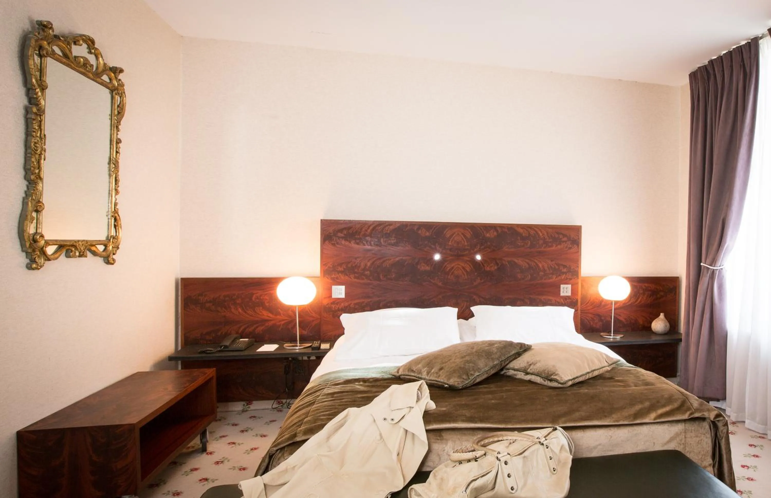 Bed in Hôtel & Restaurant Le Relais d'Aumale