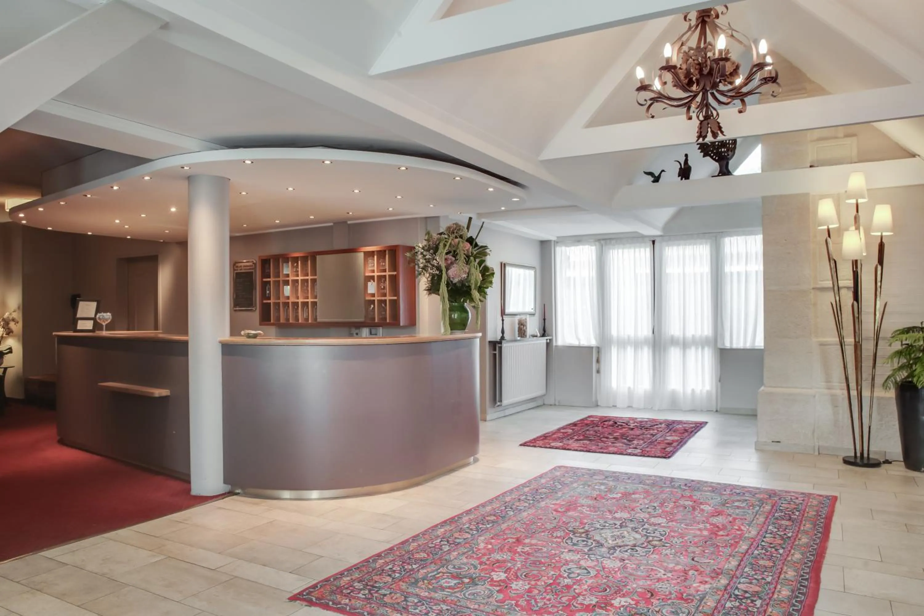 Lobby or reception in Hôtel & Restaurant Le Relais d'Aumale