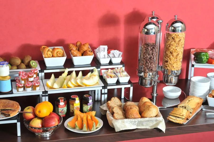 Food in Hotel Eden Park Pau Est, avec Piscine