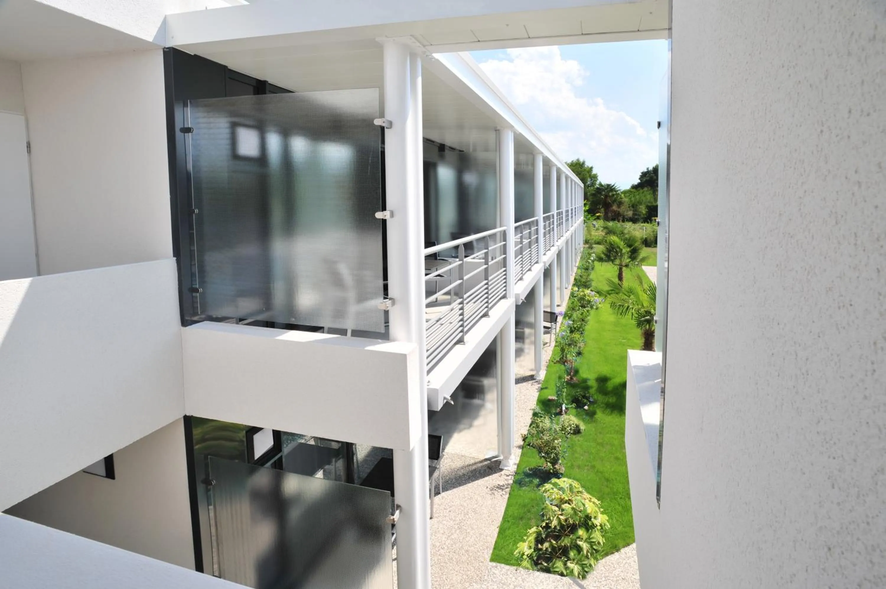 Garden view in Hotel Eden Park Pau Est, avec Piscine