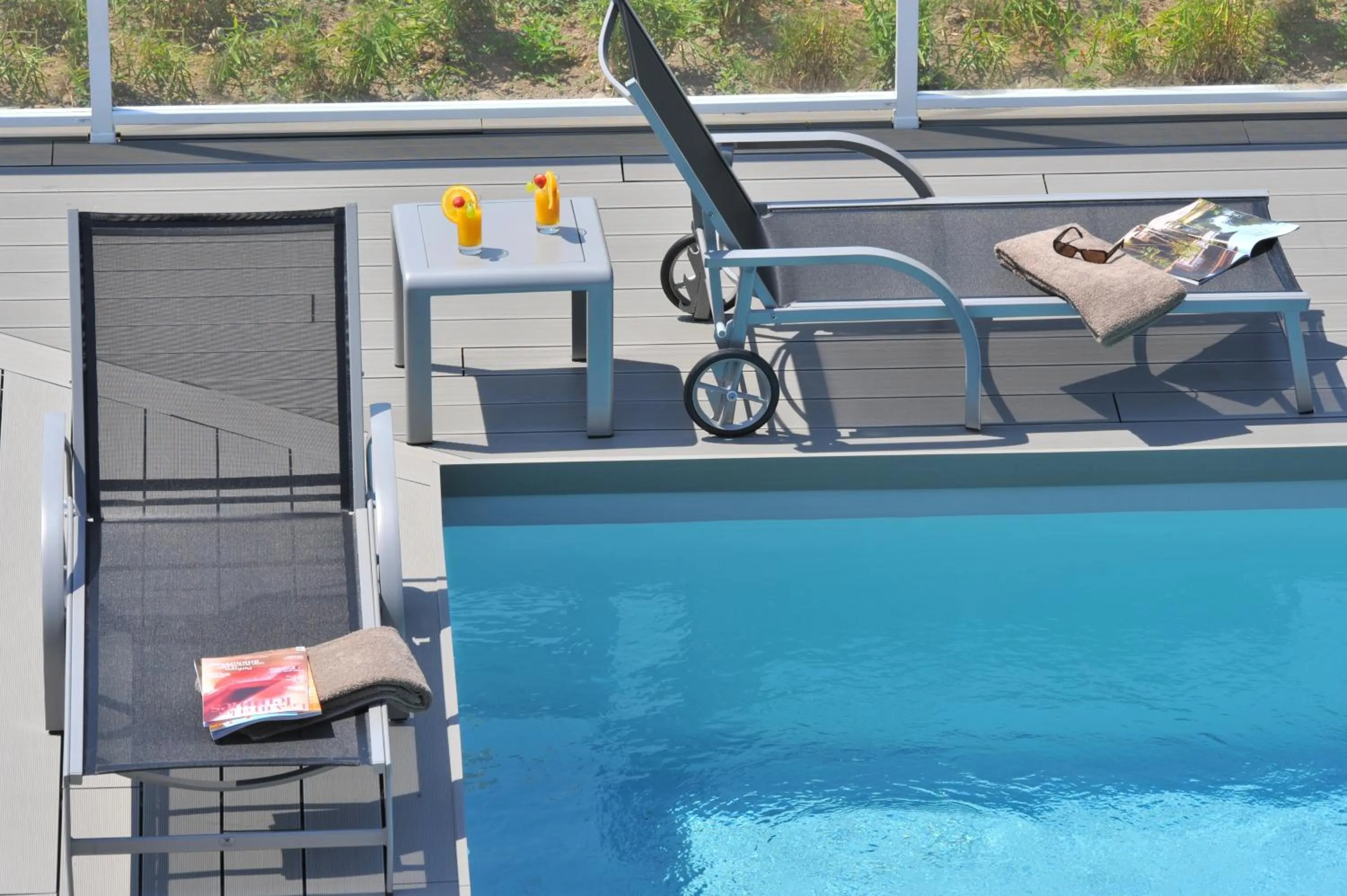 Swimming pool in Hotel Eden Park Pau Est, avec Piscine