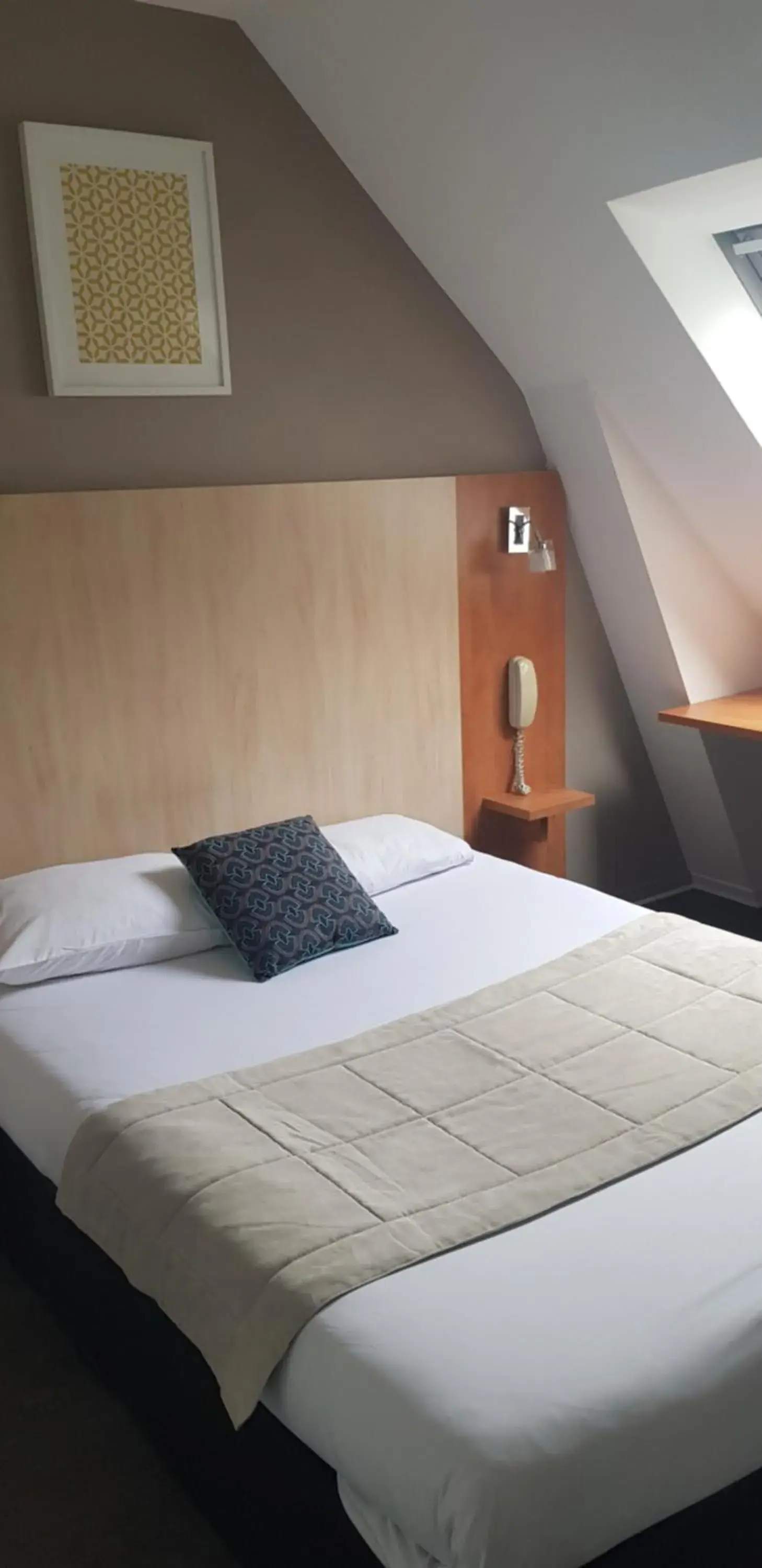Property building, Bed in The Originals City, Hôtel Novella, Nantes Centre Gare Property building, Bed in The Originals City, Hôtel Novella, Nantes Centre Gare