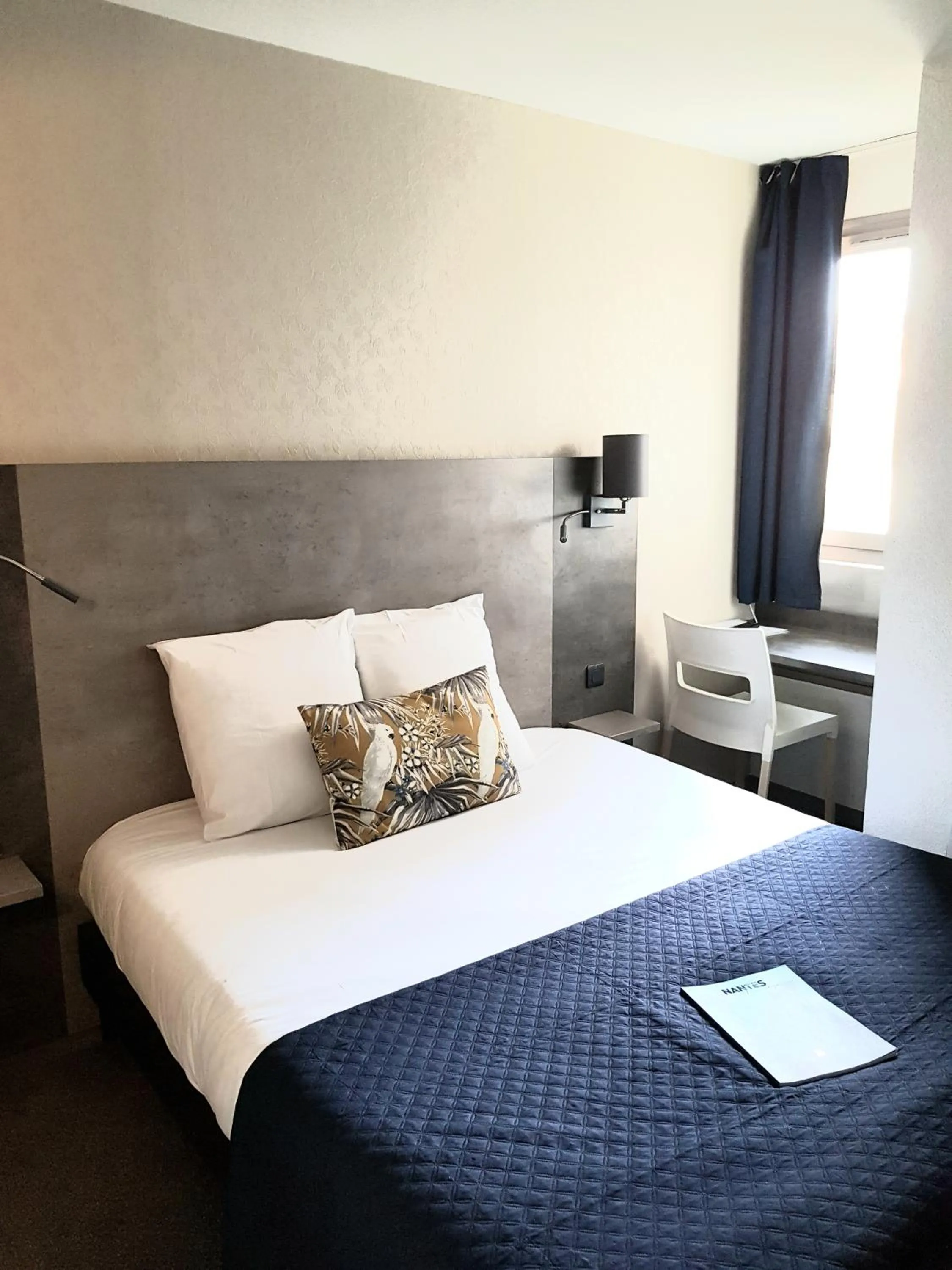 Bedroom, Bed in The Originals City, Hôtel Novella, Nantes Centre Gare