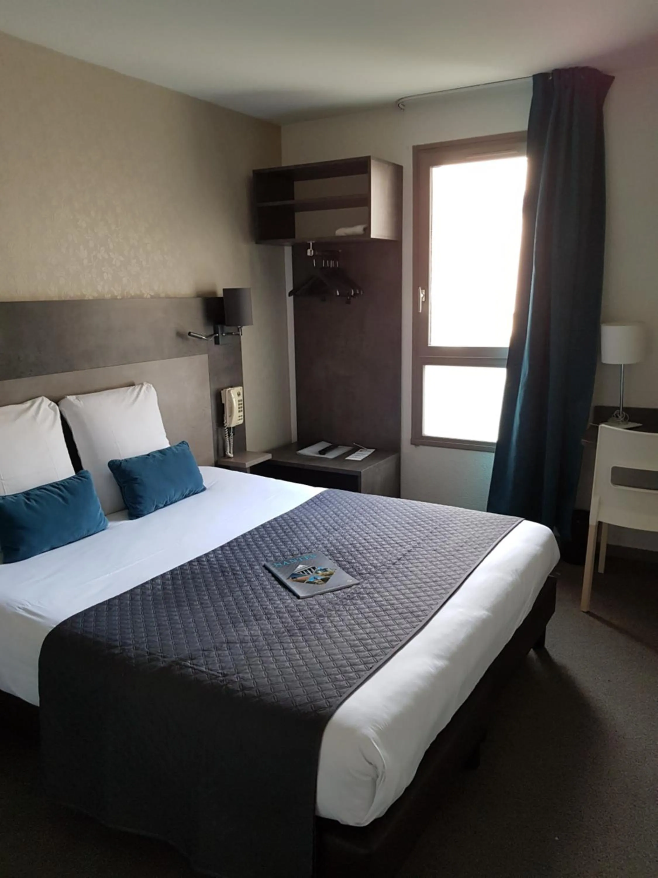 Bedroom, Bed in The Originals City, Hôtel Novella, Nantes Centre Gare