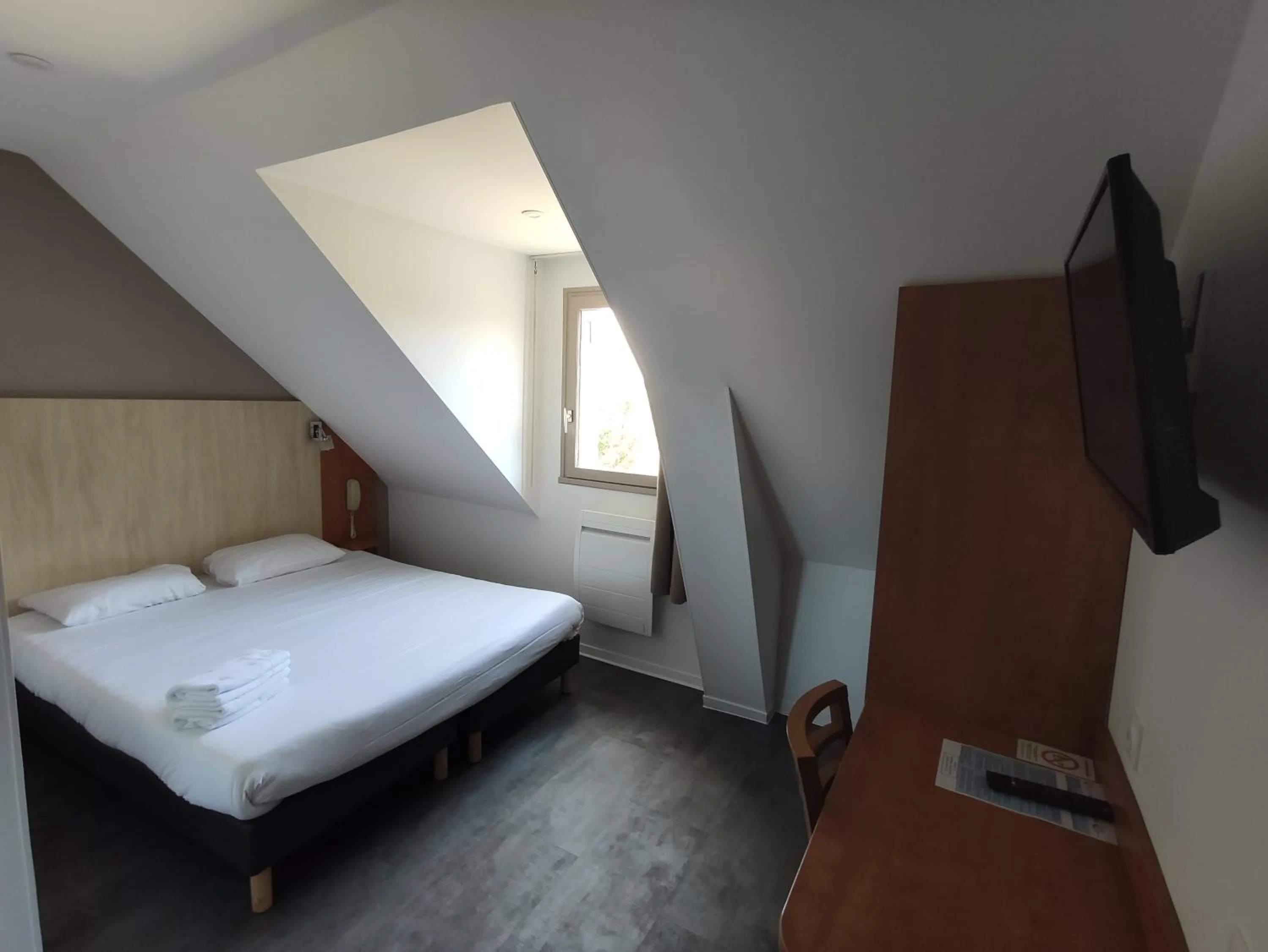 Bedroom, Bed in The Originals City, Hôtel Novella, Nantes Centre Gare
