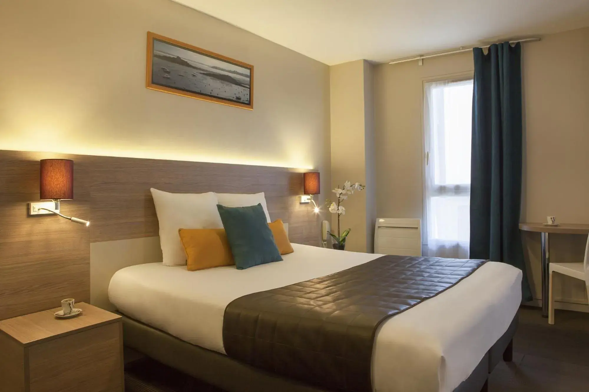 Bed in The Originals City, Hôtel Novella, Nantes Centre Gare Bed in The Originals City, Hôtel Novella, Nantes Centre Gare