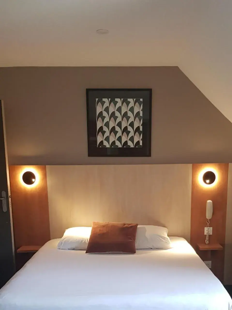 Property building, Bed in The Originals City, Hôtel Novella, Nantes Centre Gare Property building, Bed in The Originals City, Hôtel Novella, Nantes Centre Gare