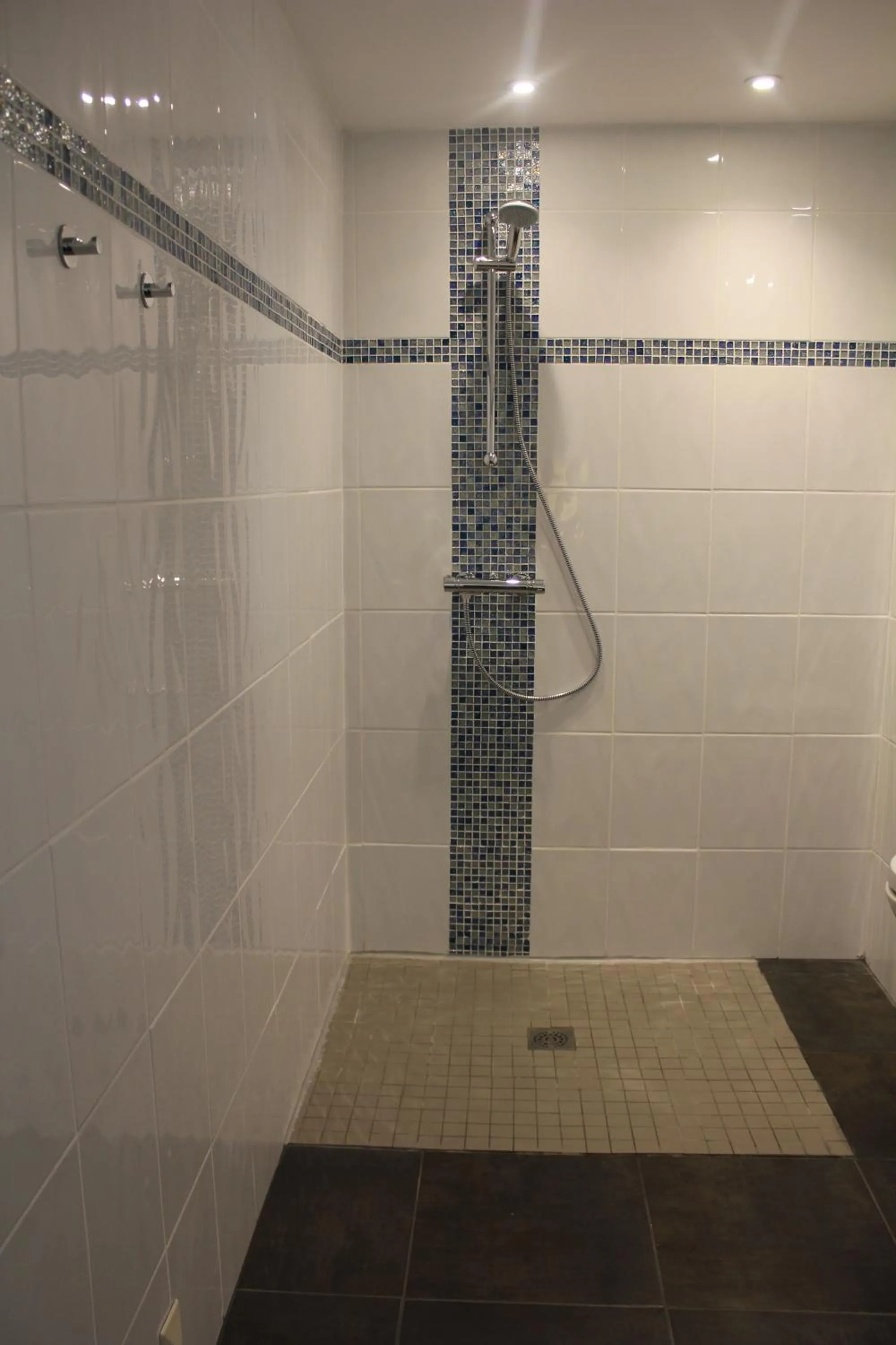 Bathroom in The Originals City, Hôtel Novella, Nantes Centre Gare