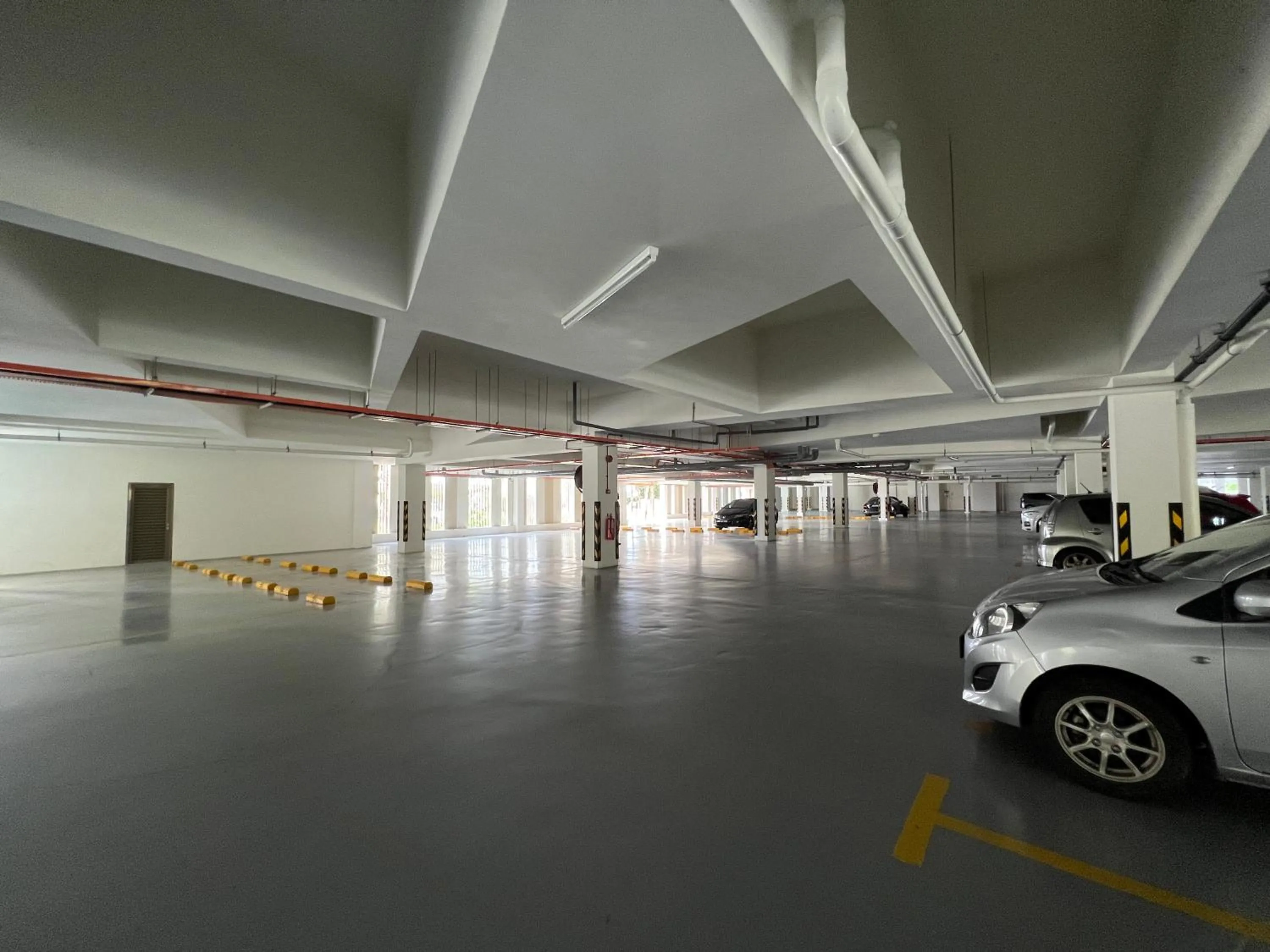 Parking in By the Sea- Pool and Sea View