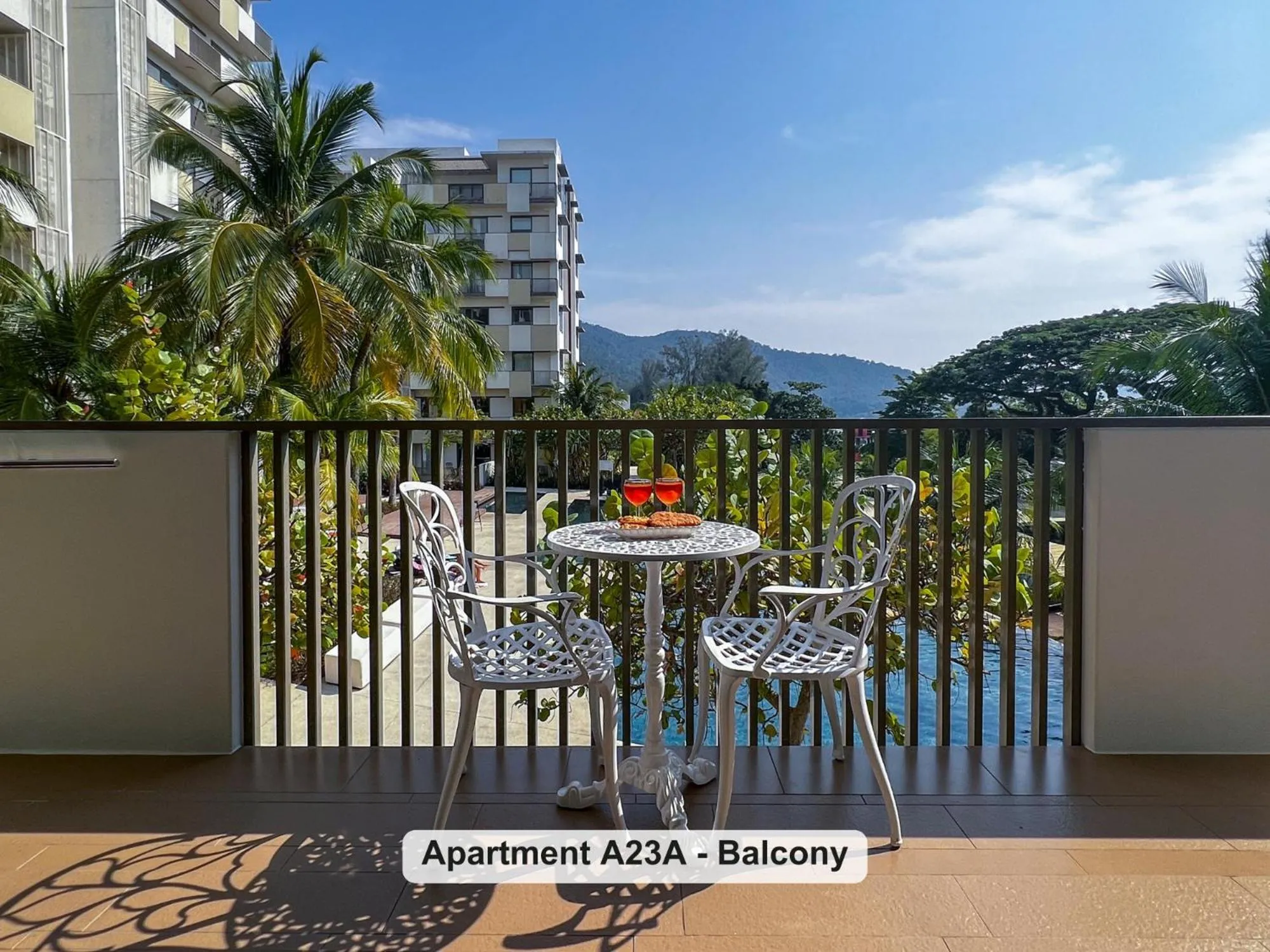 Day in By the Sea- Pool and Sea View