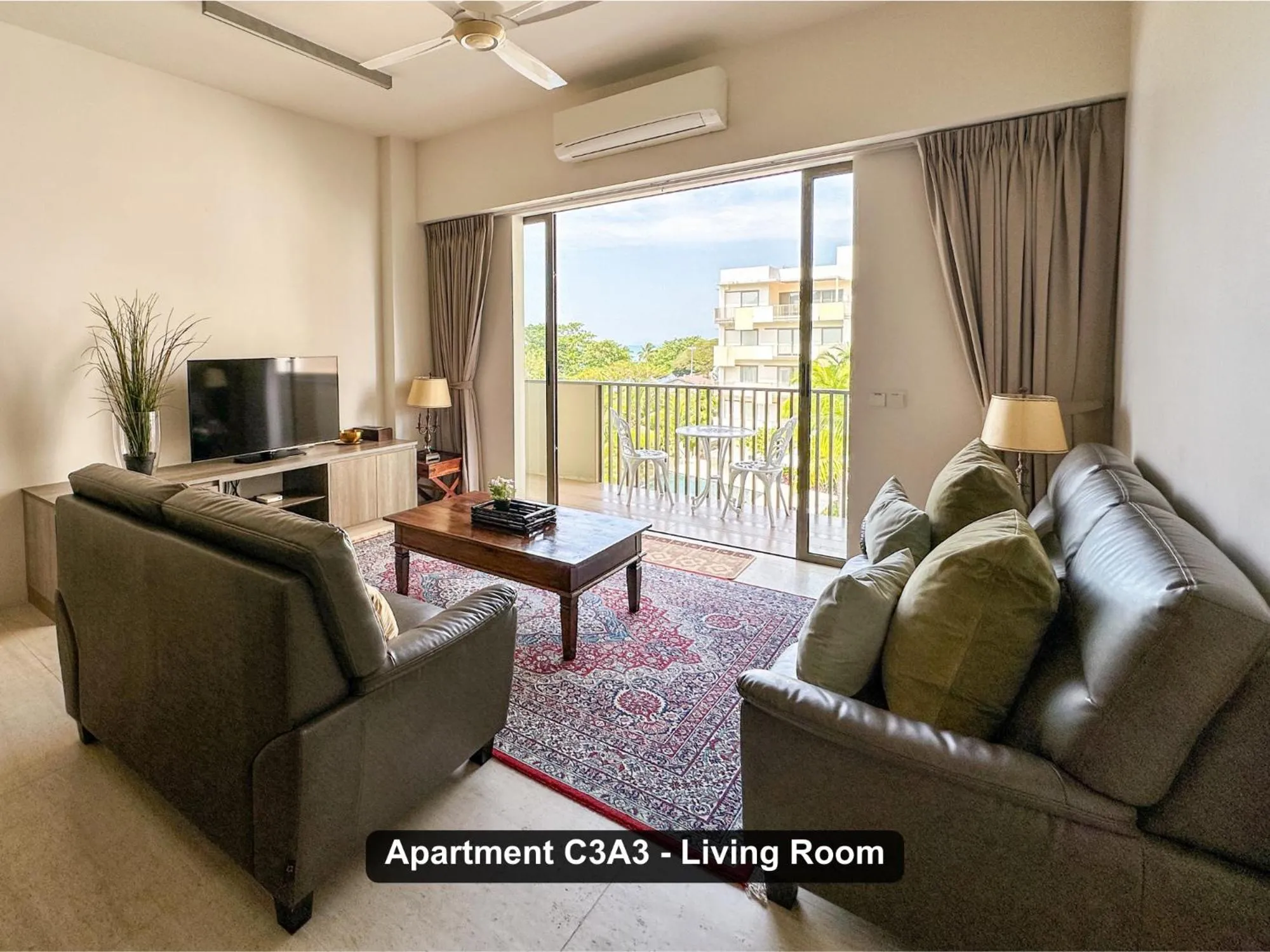 Communal lounge/ TV room in By the Sea- Pool and Sea View