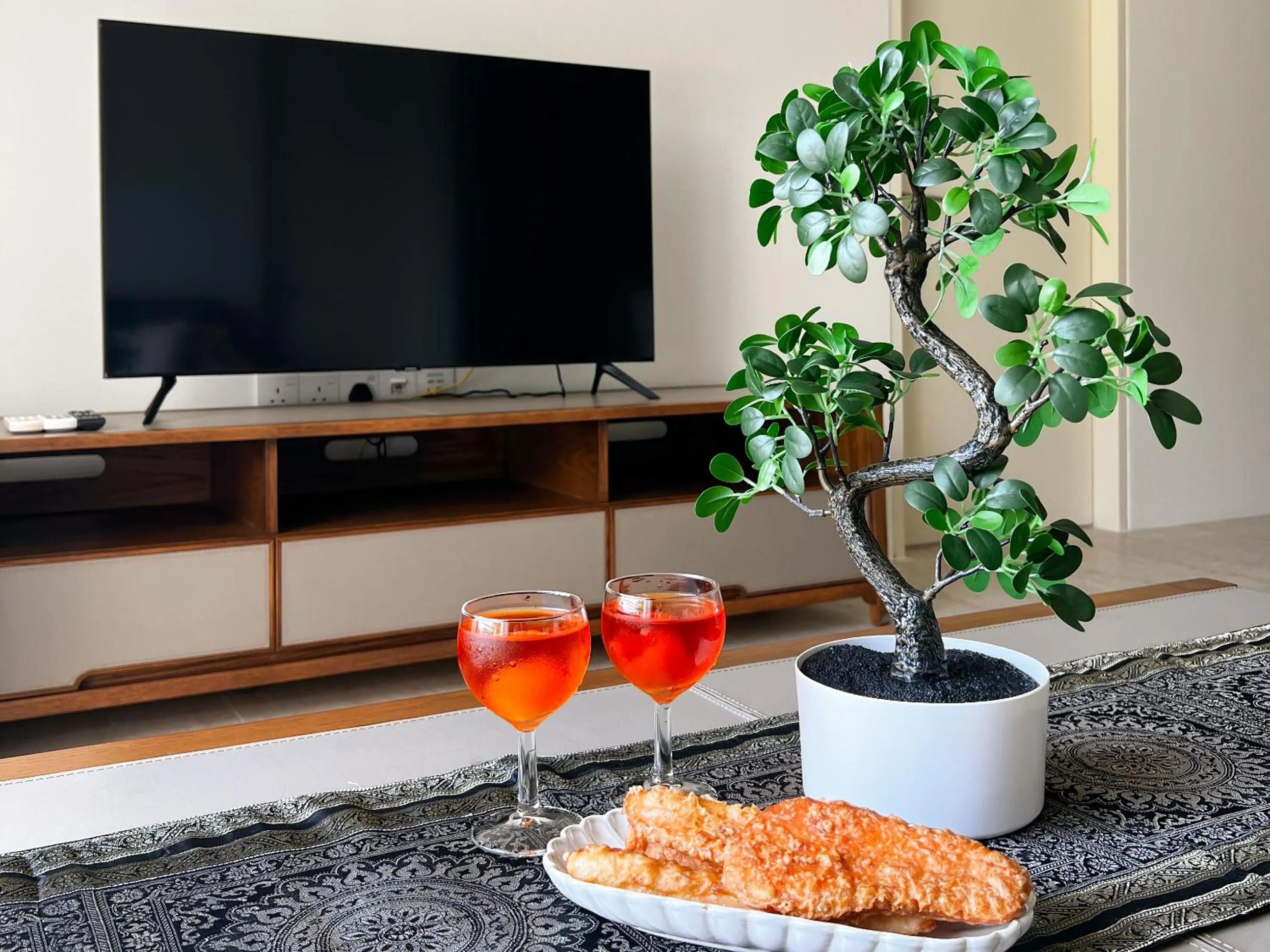 TV and multimedia in By the Sea- Pool and Sea View