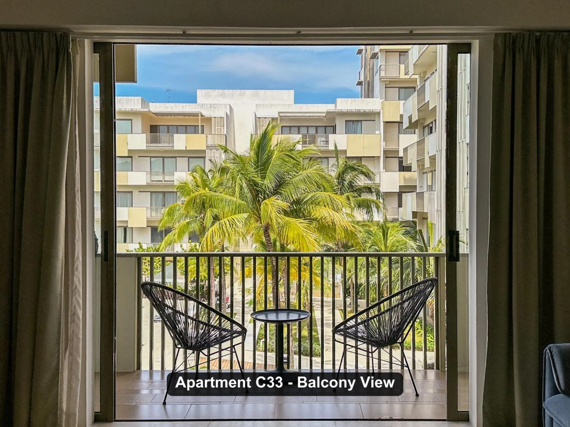 Day in By the Sea- Pool and Sea View