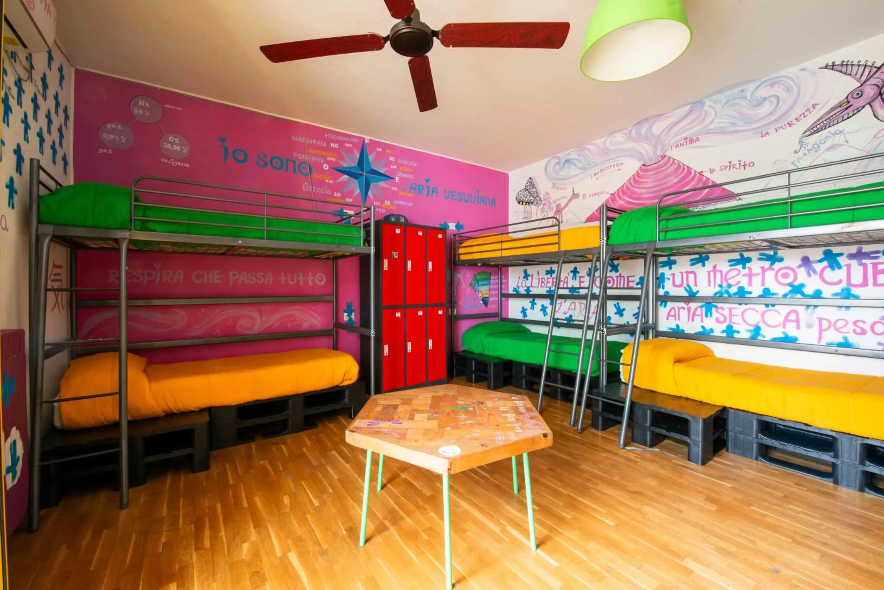 Bed in 8-Bed Mixed Dormitory Room in Eco hostel floreale Bed in 8-Bed Mixed Dormitory Room in Eco hostel floreale