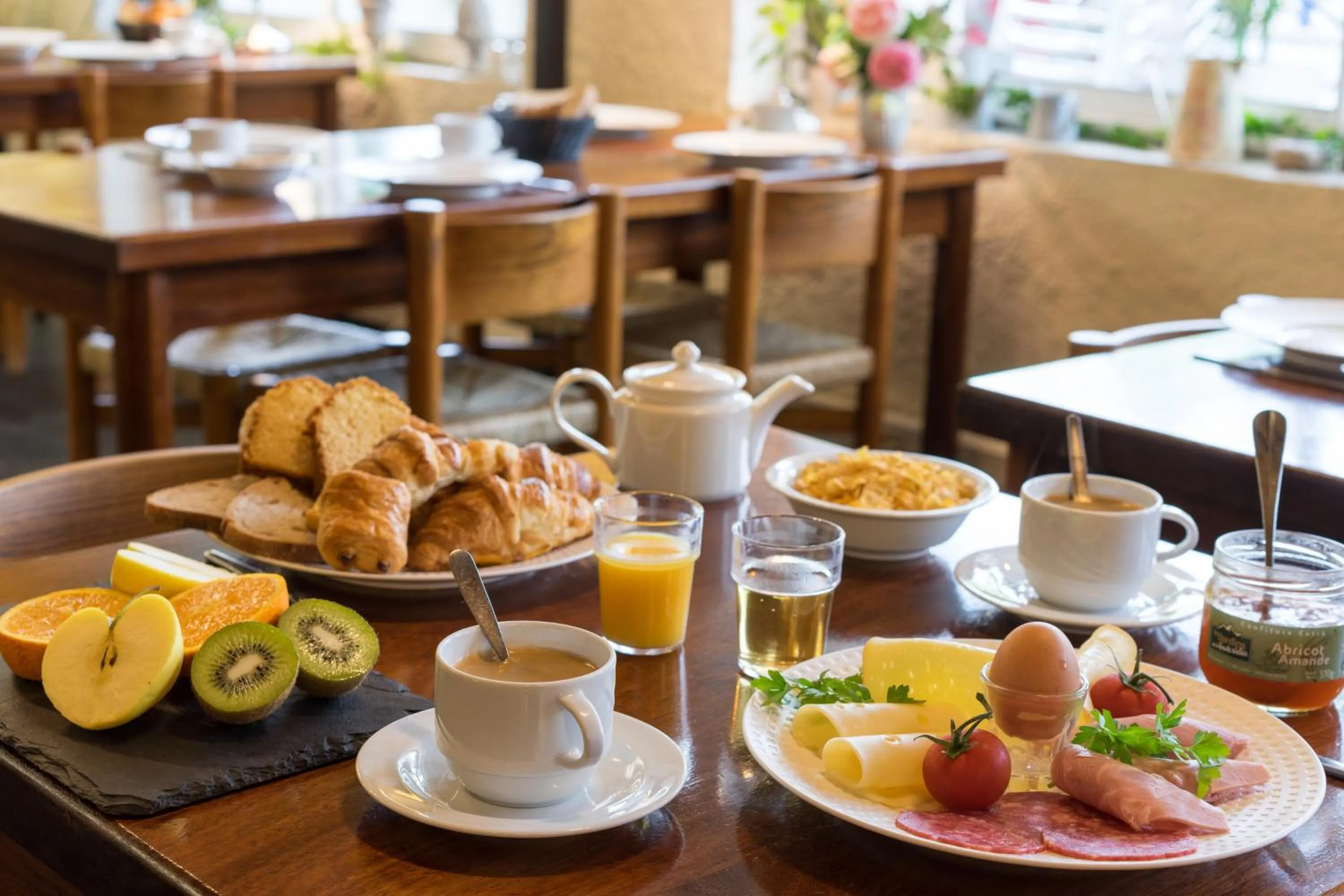 Buffet breakfast in Logis Hôtel Cartier