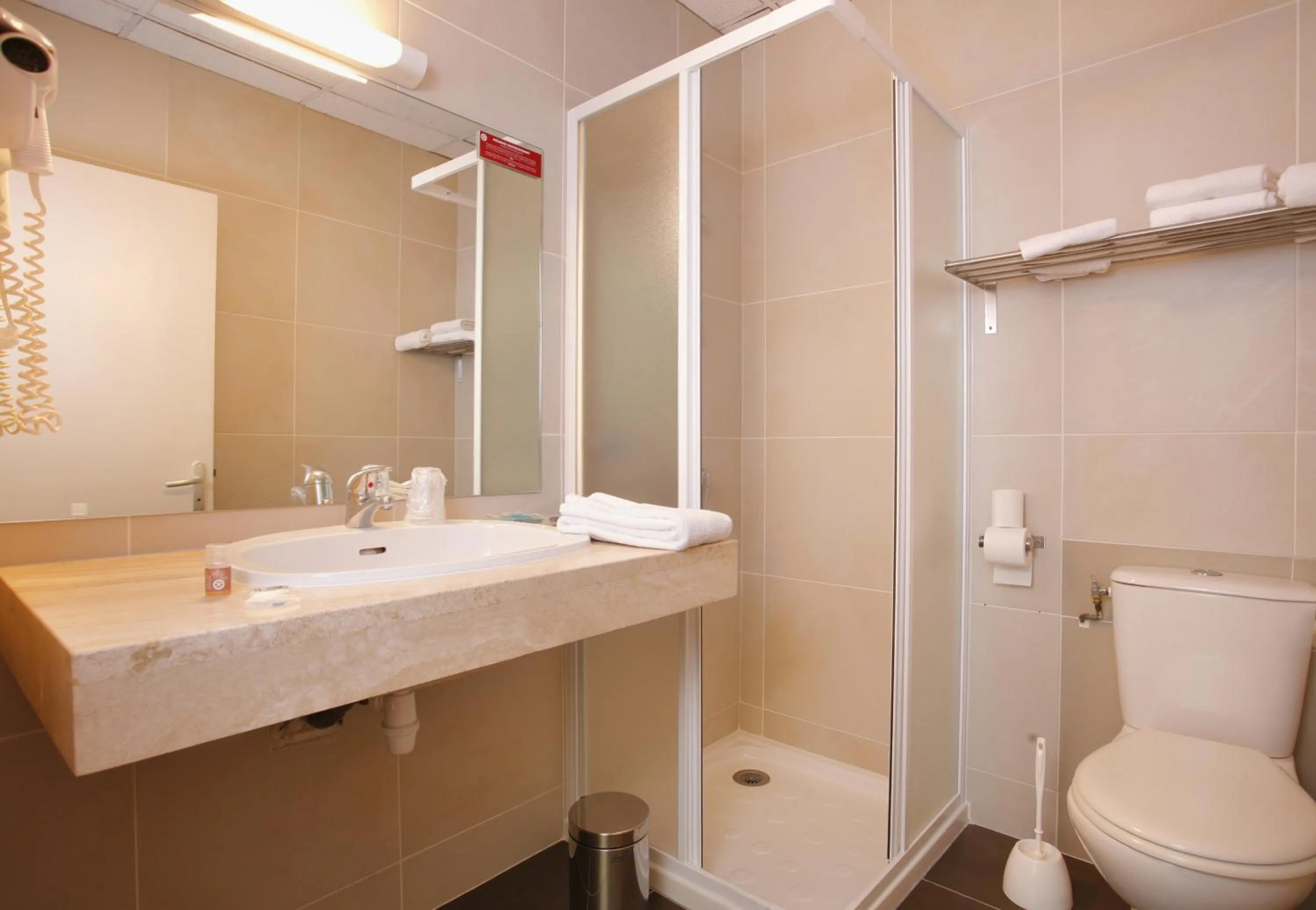 Bathroom in Logis Hôtel Cartier