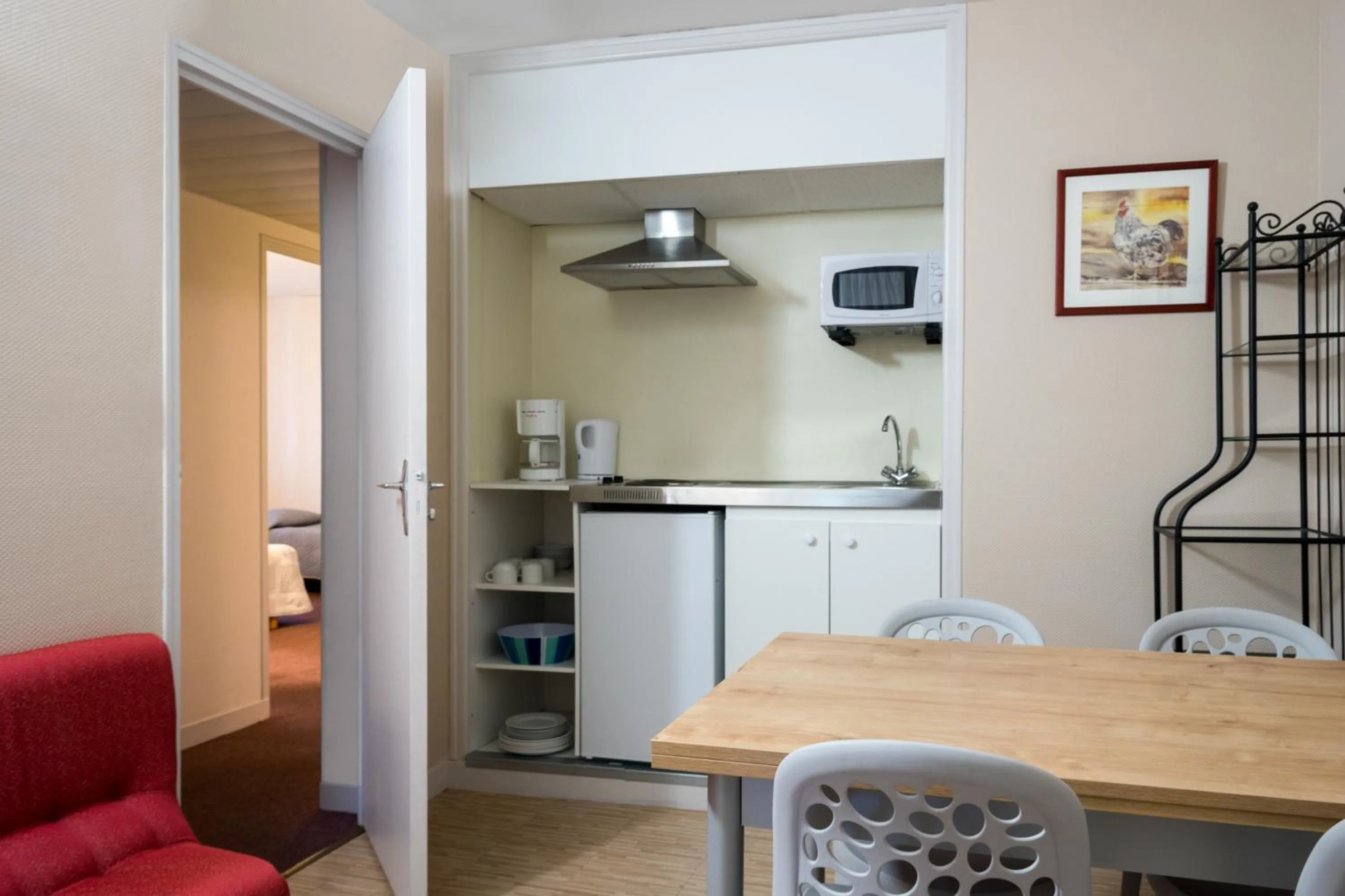 Kitchen or kitchenette in Logis Hôtel Cartier