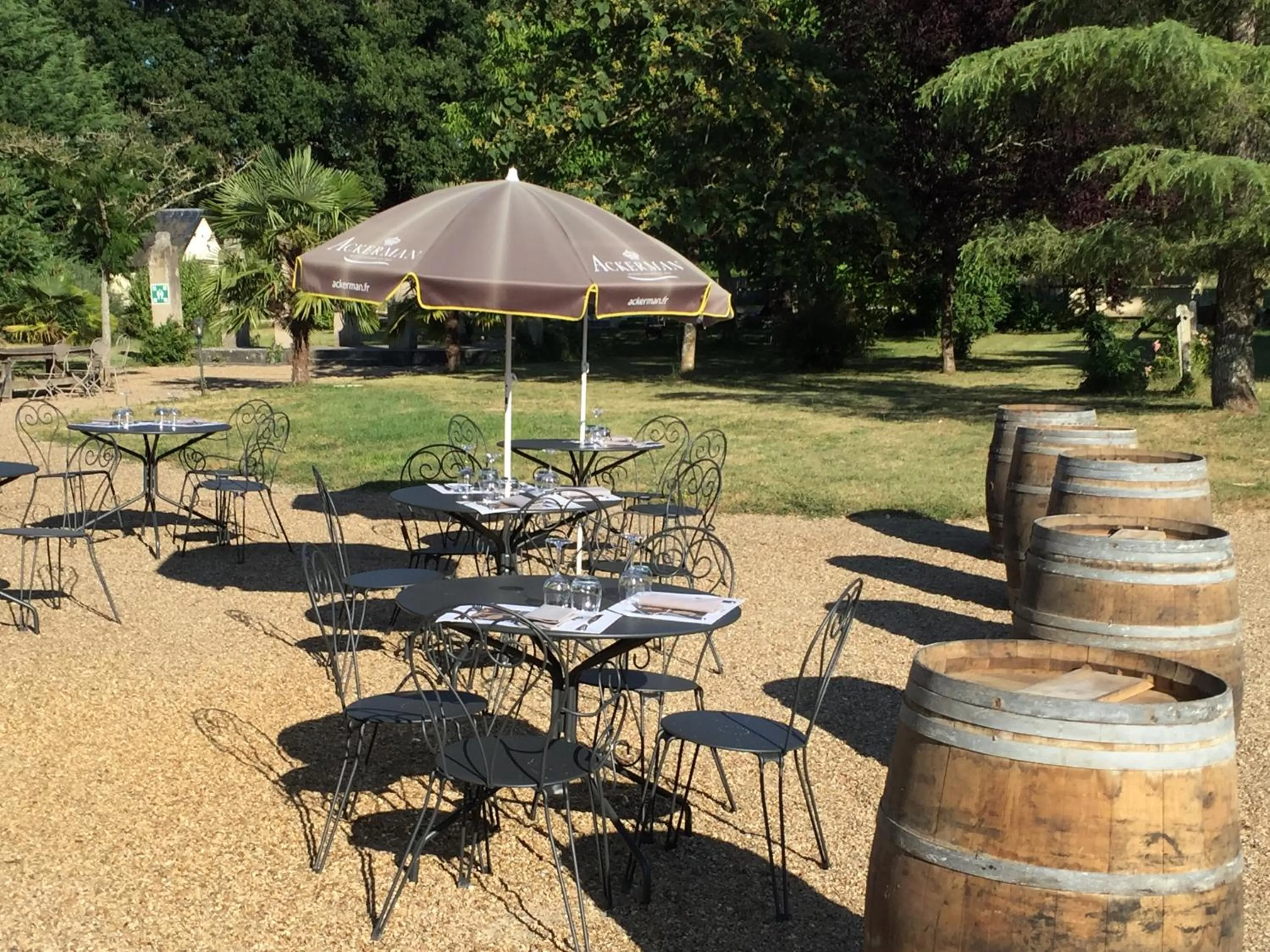 Restaurant/places to eat in Château De La Coutancière