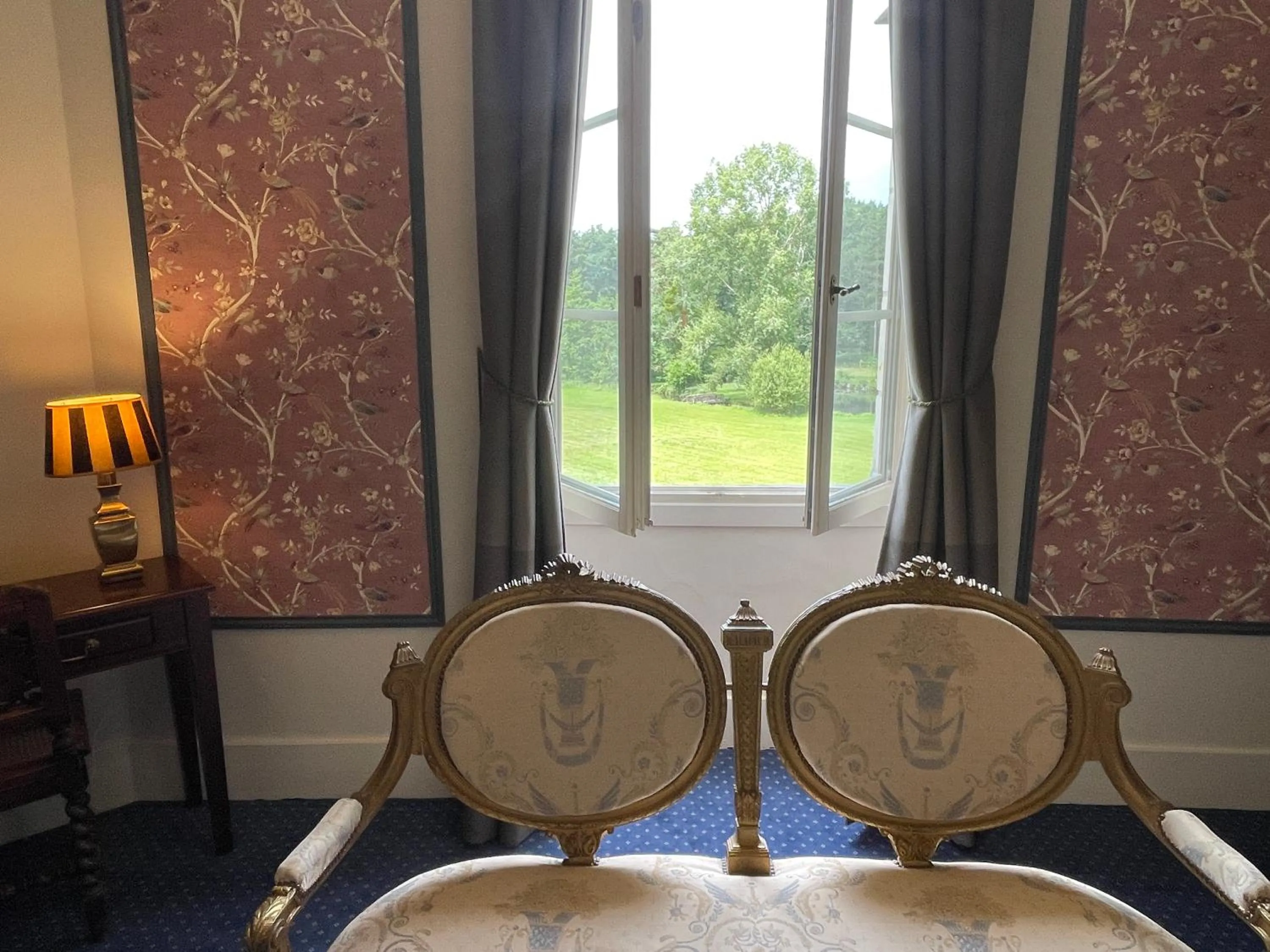 Seating area, Bed in Château De La Coutancière