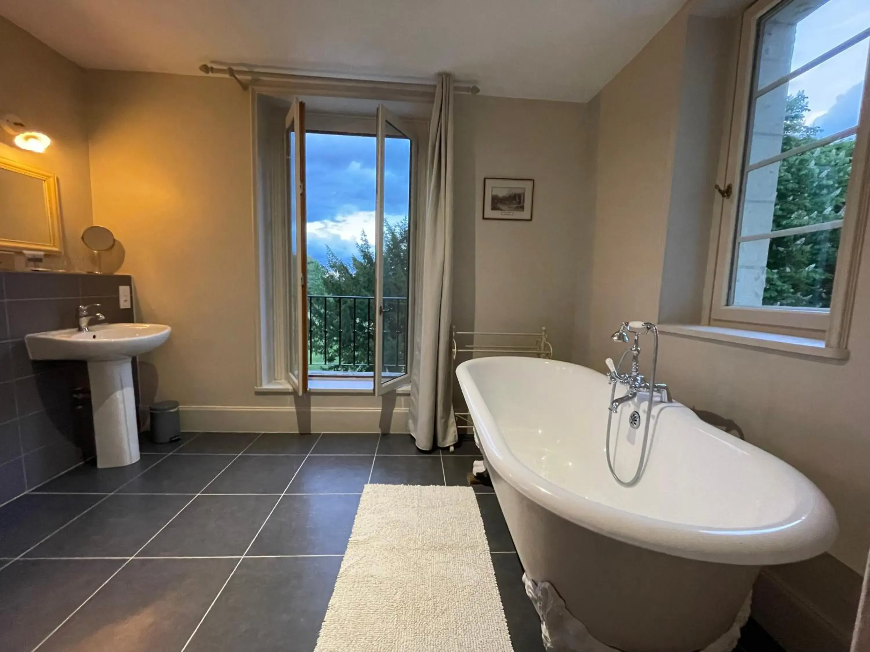 Deluxe Double Room with Bath in Château De La Coutancière Deluxe Double Room with Bath in Château De La Coutancière