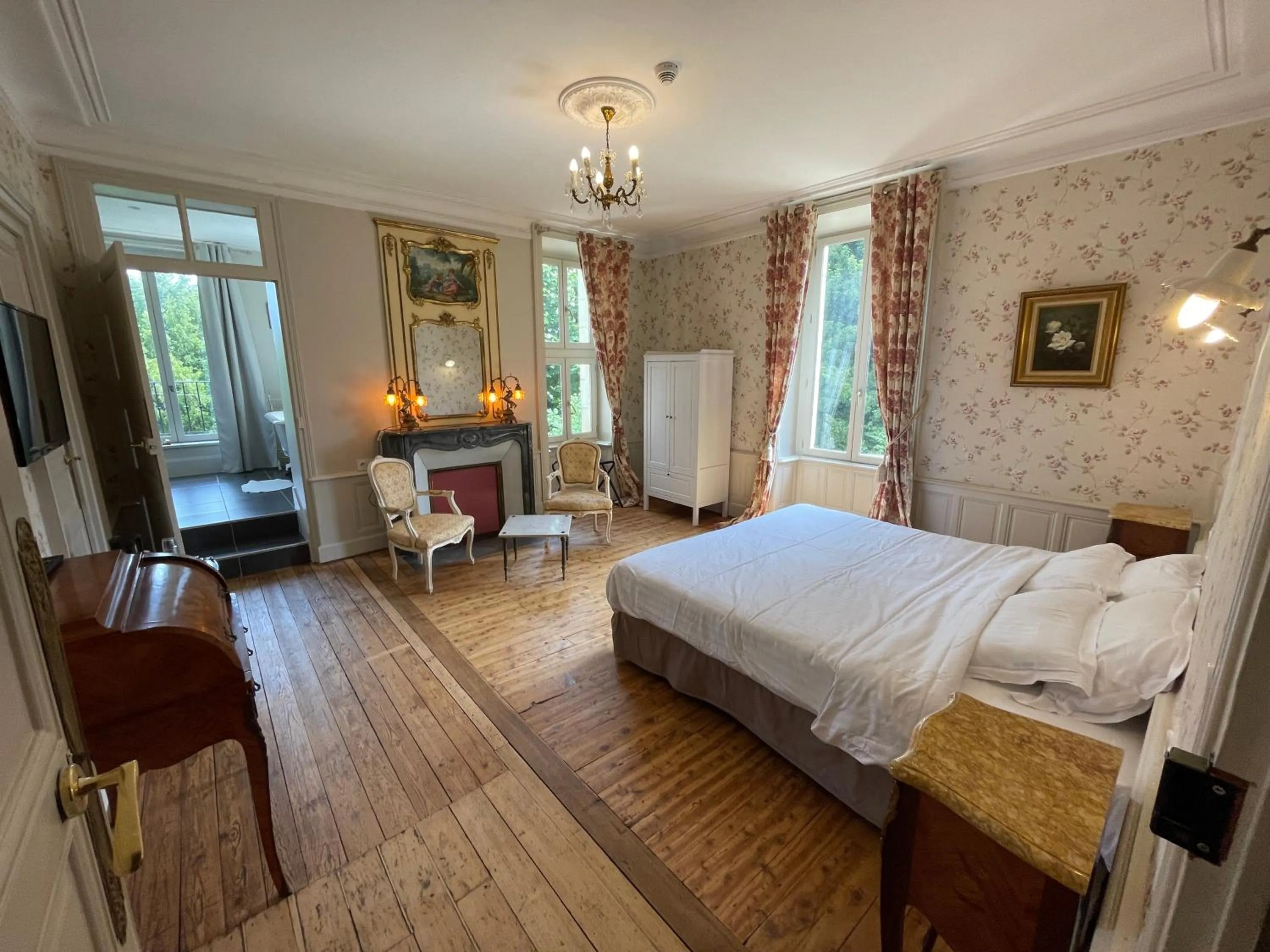 Photo of the whole room, Bed in Château De La Coutancière