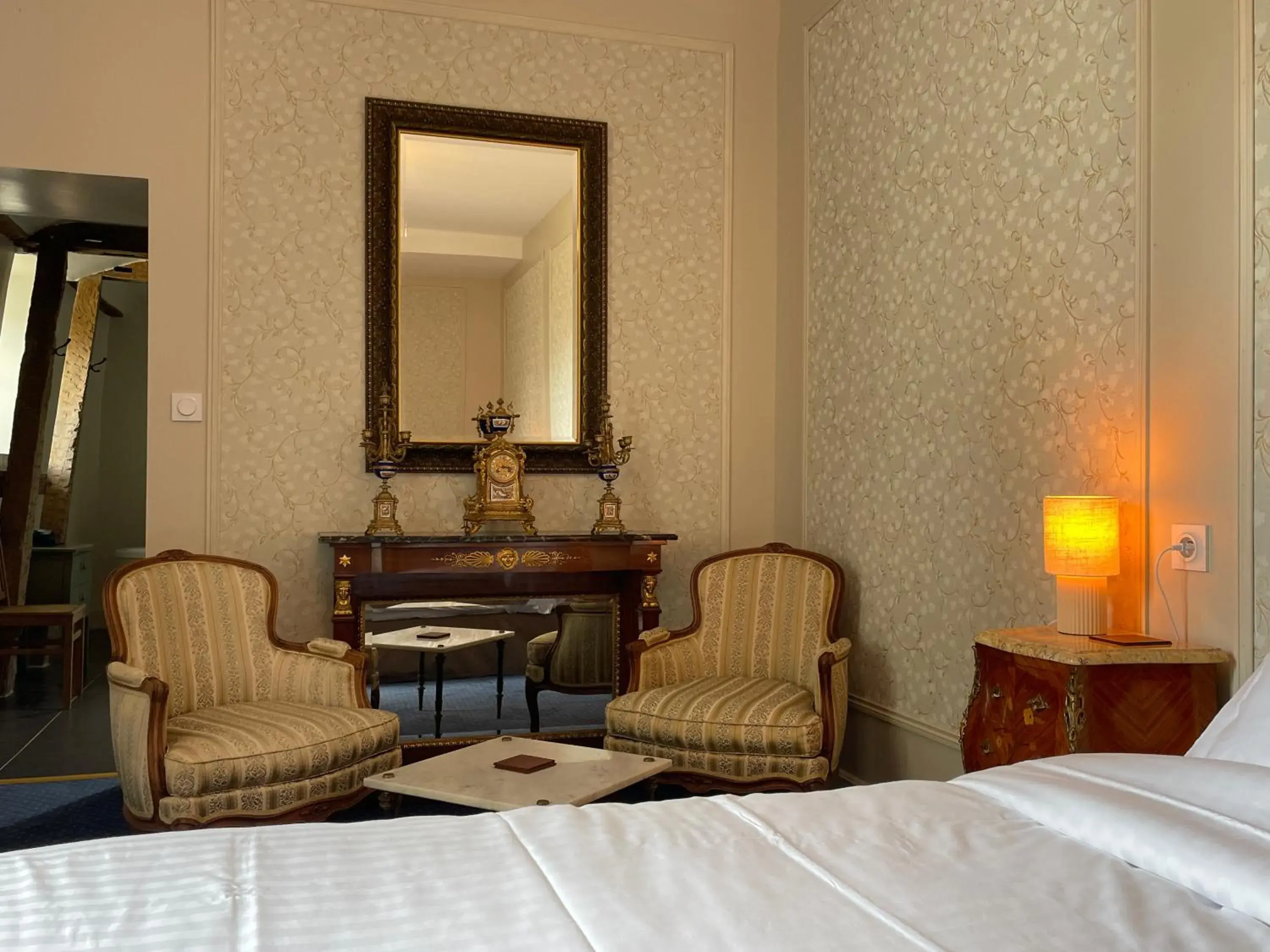 Deluxe Double Room in Château De La Coutancière Deluxe Double Room in Château De La Coutancière