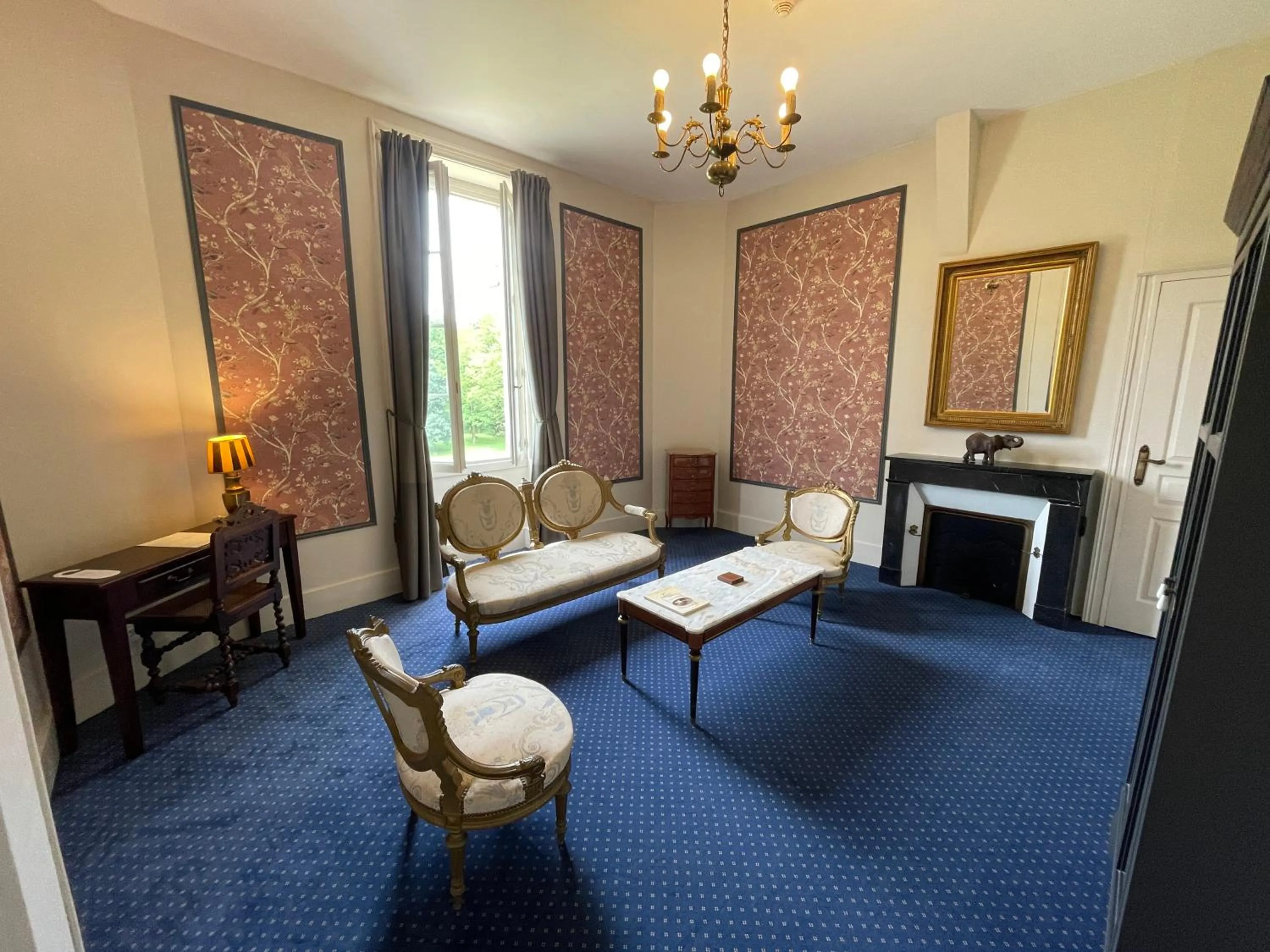 Living room in Château De La Coutancière