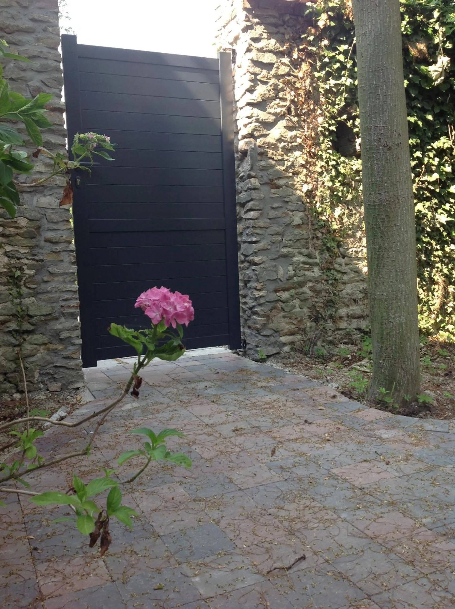 Garden in Bulles et Natures B&B