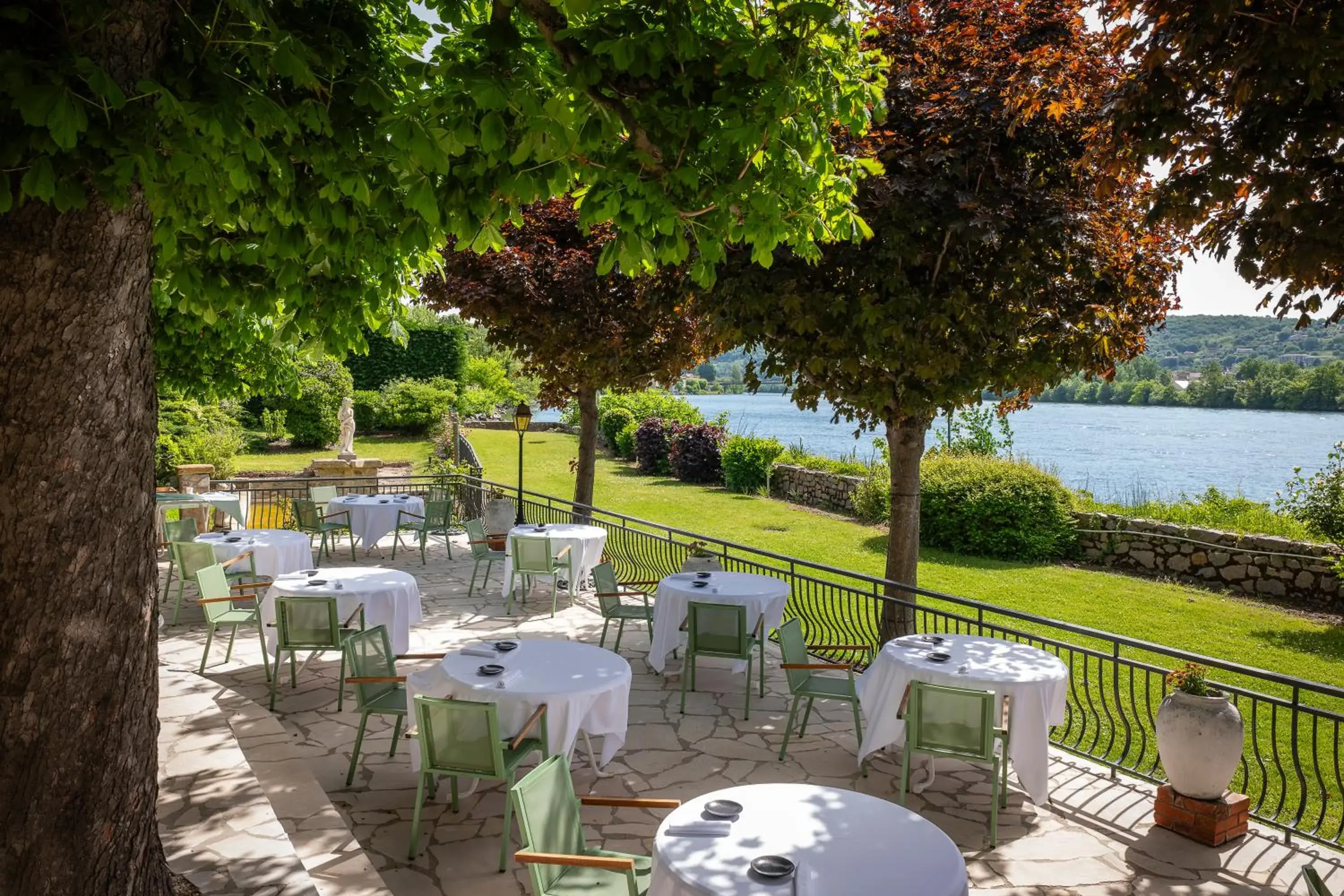 Restaurant/places to eat in Hôtel Beau Rivage Condrieu Restaurant/places to eat in Hôtel Beau Rivage Condrieu