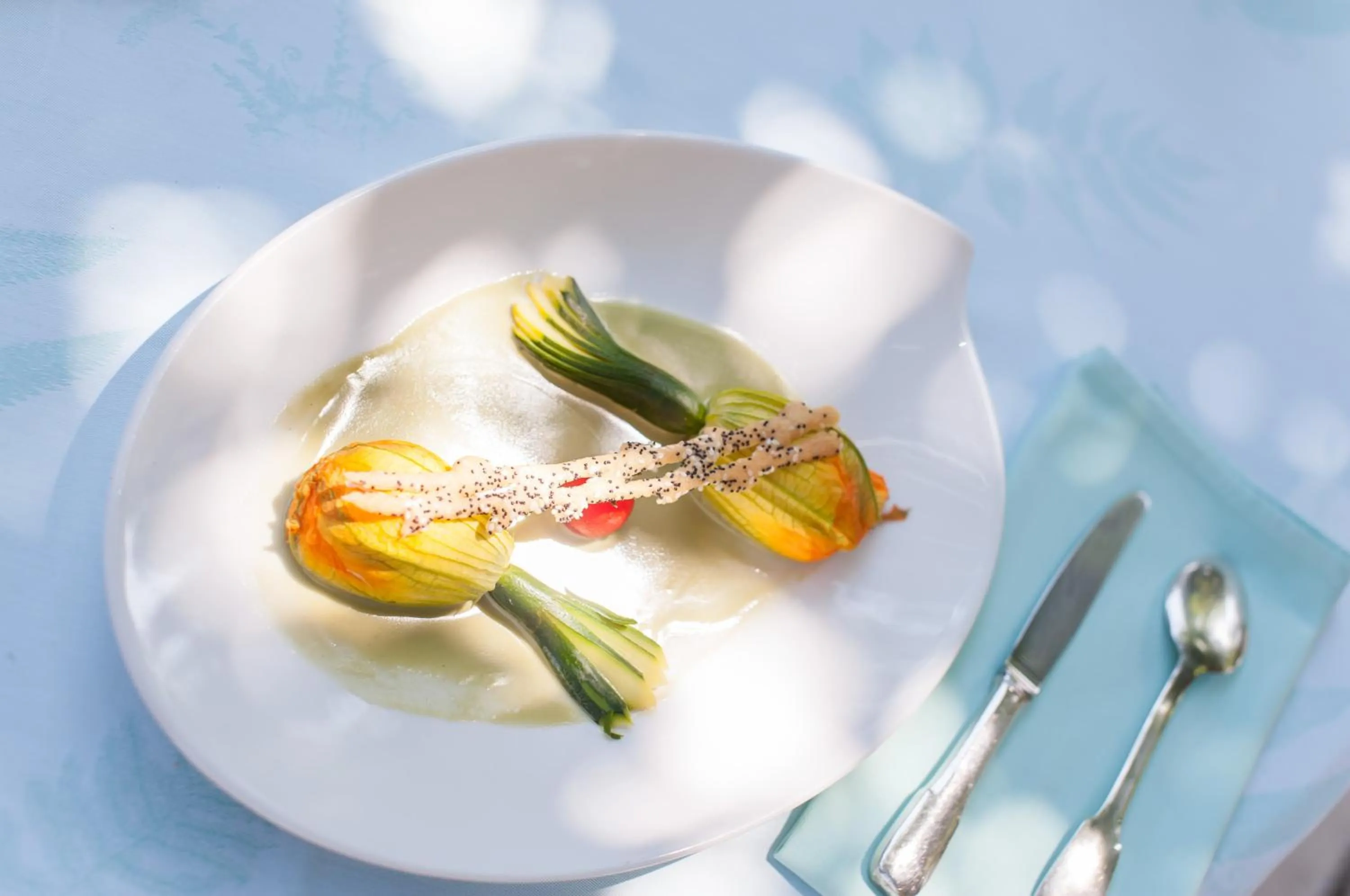 Food and drinks in Hôtel Beau Rivage Condrieu