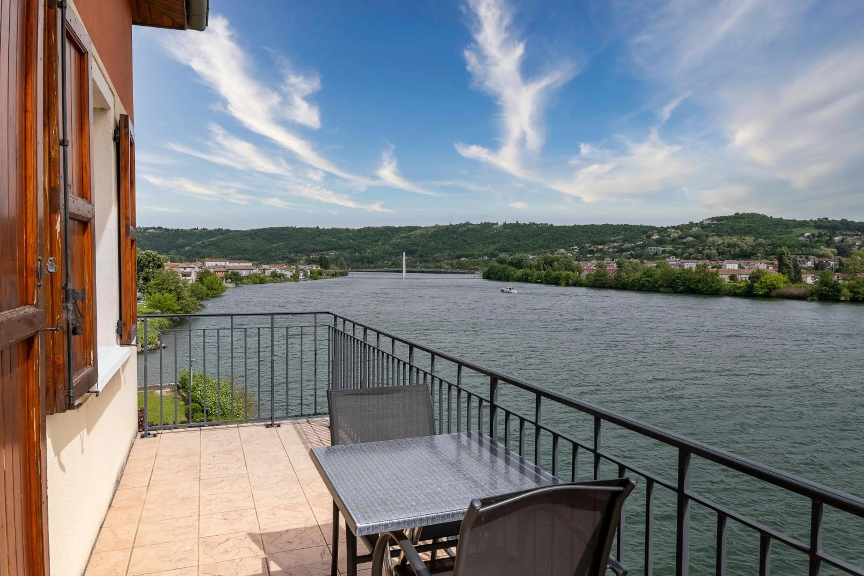 Natural landscape in Hôtel Beau Rivage Condrieu