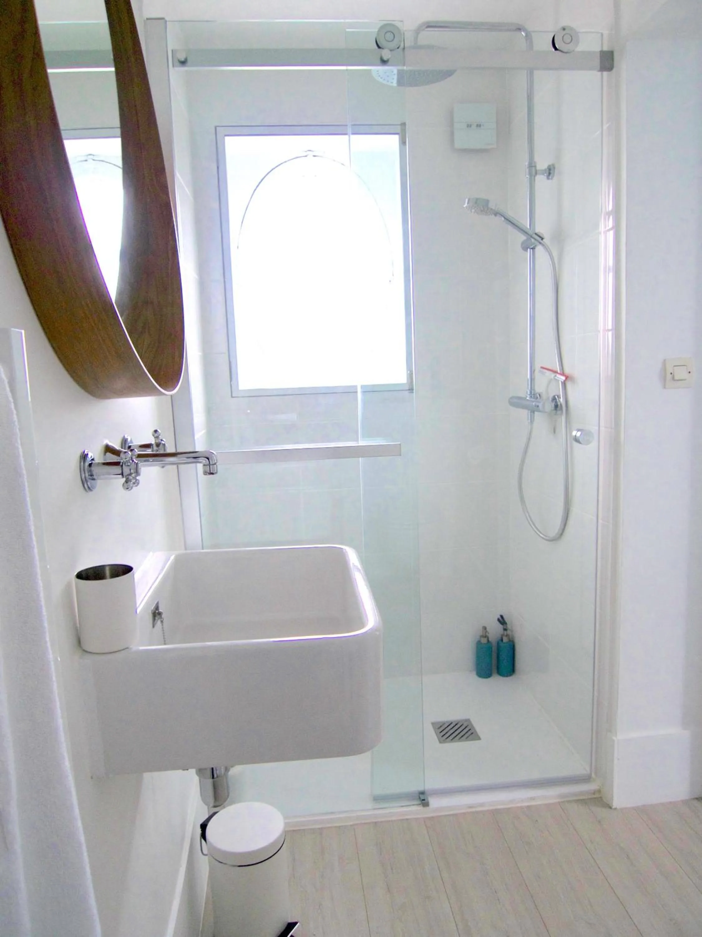 Shower in Queen Christine