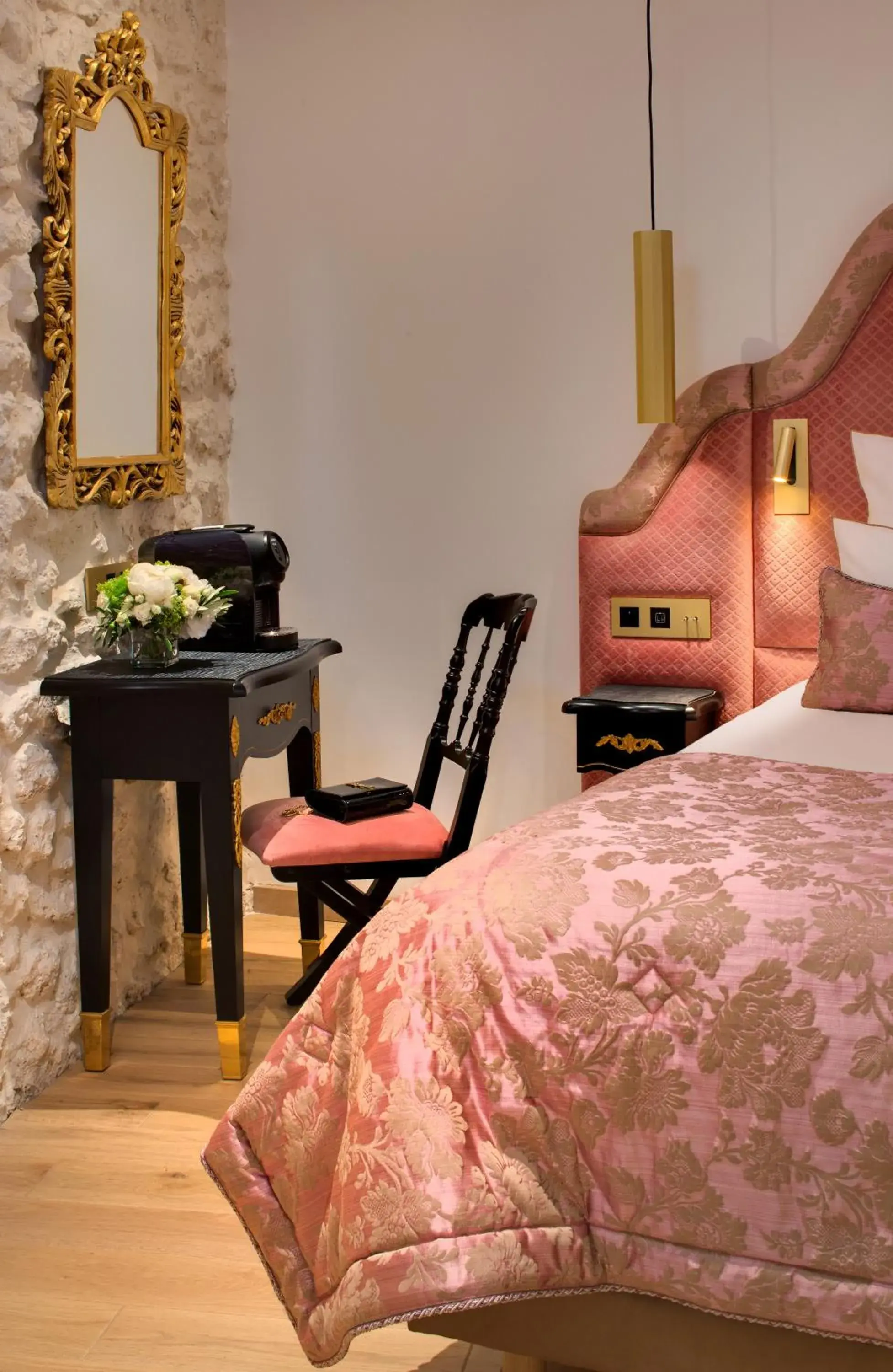 Bed in Hôtel Kleber Paris & Spa Bed in Hôtel Kleber Paris & Spa